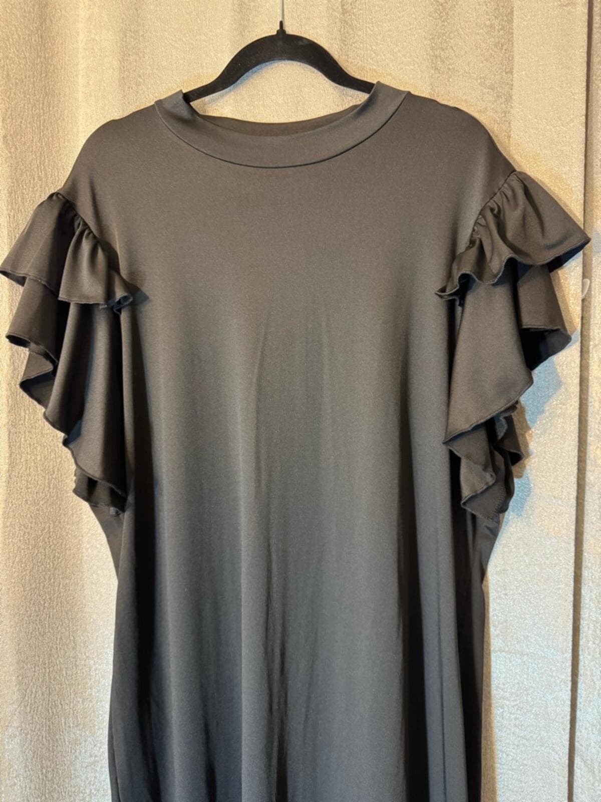 Plus-Size Black Ruffle Sleeve Midi Dress - Thumbnail 3