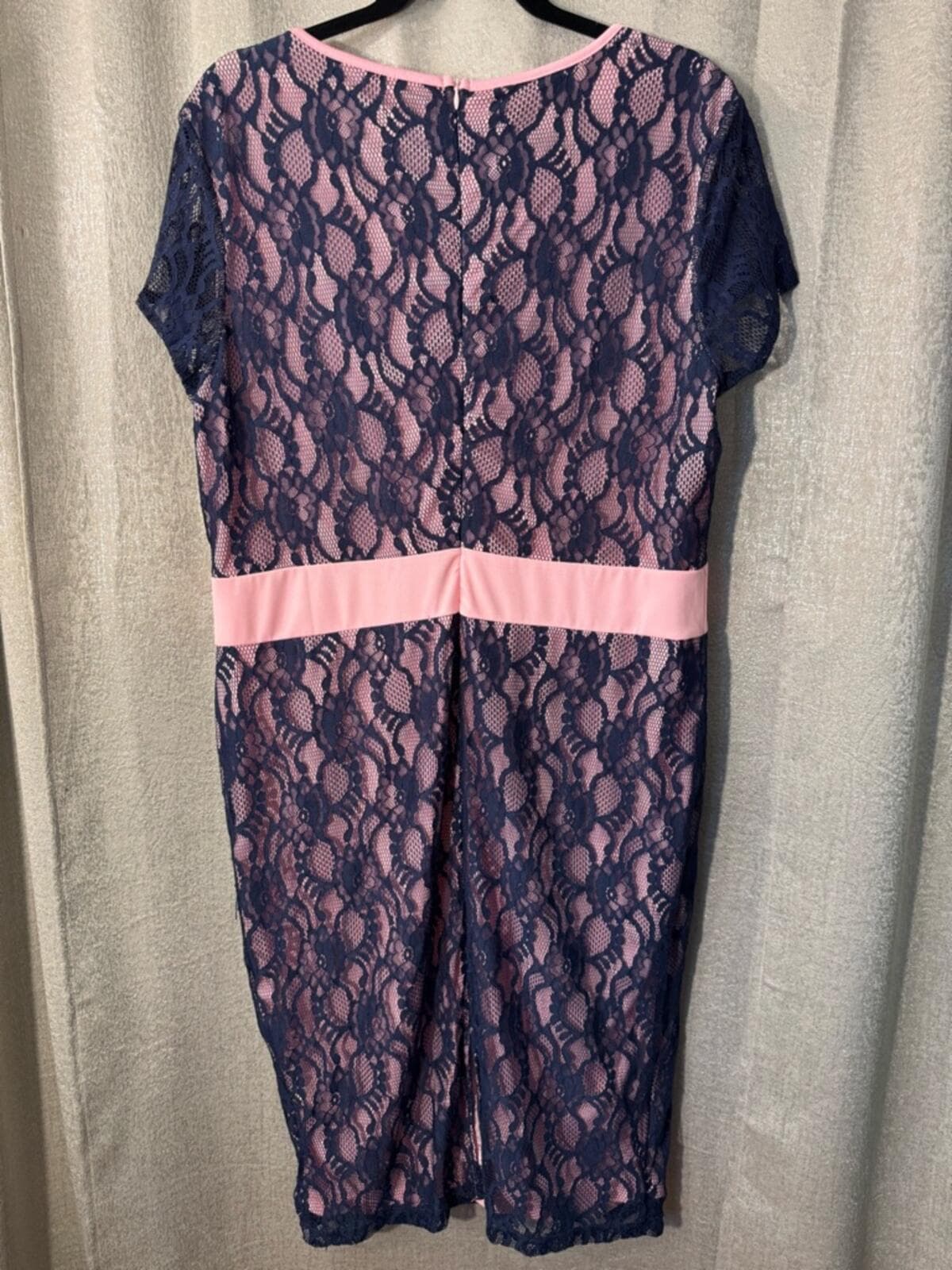 Plus-Size Navy Lace Midi Dress with Pink Accents - Thumbnail 7