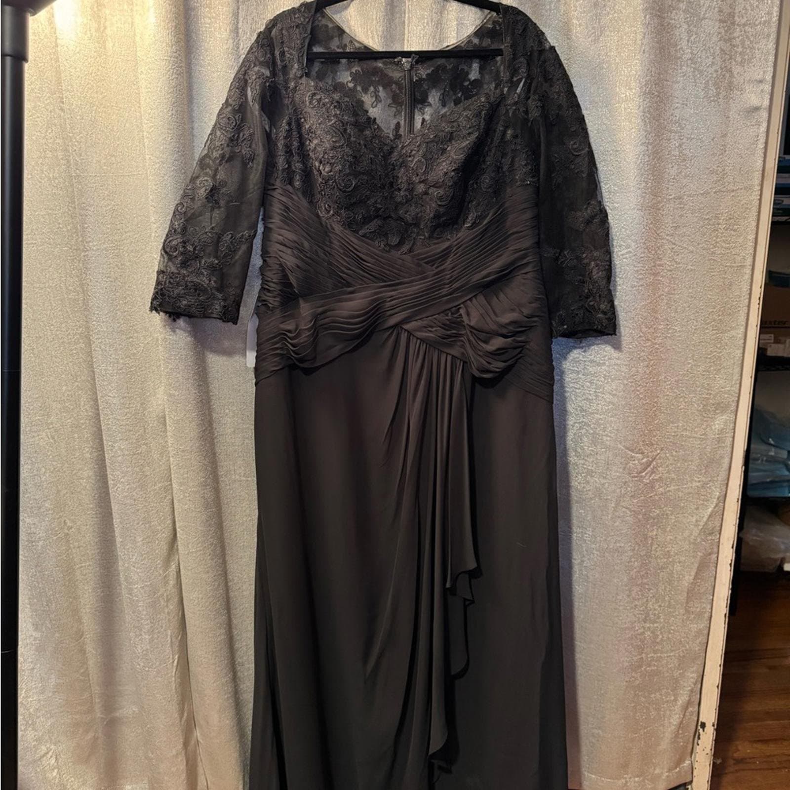 Azazie Elegant Black Lace Long Sleeve Gown - Thumbnail 2