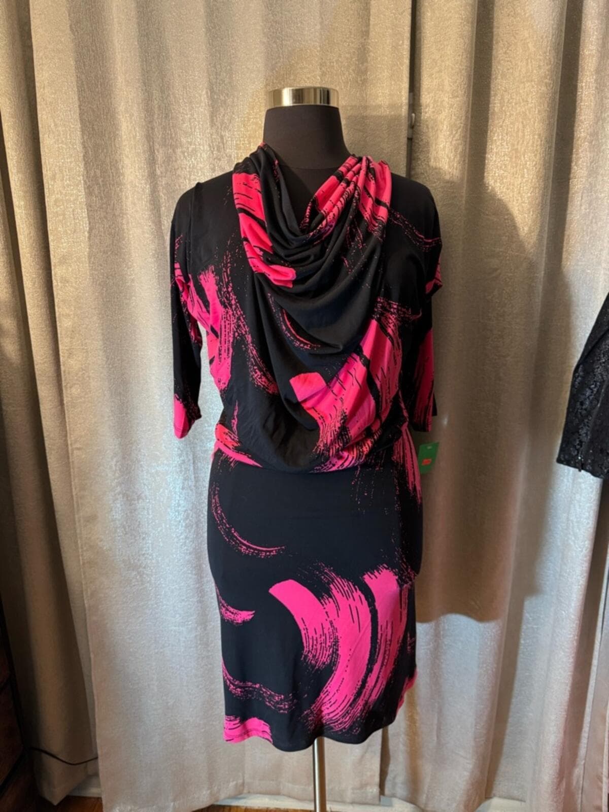Cowl-Neck Black Mini Dress with Fuchsia Brushstroke Print - Thumbnail 4