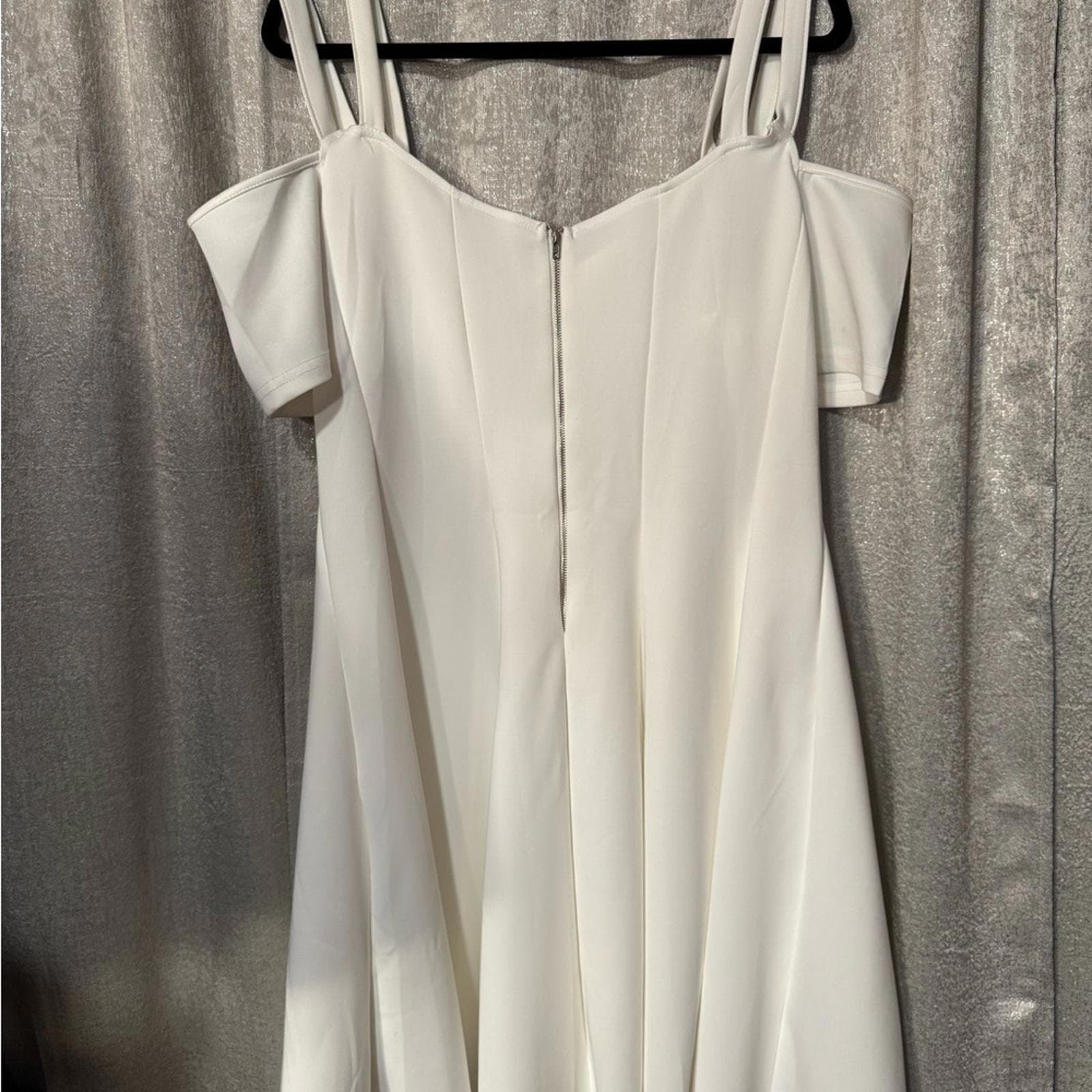 Cold-Shoulder Mini Dress - Thumbnail 4