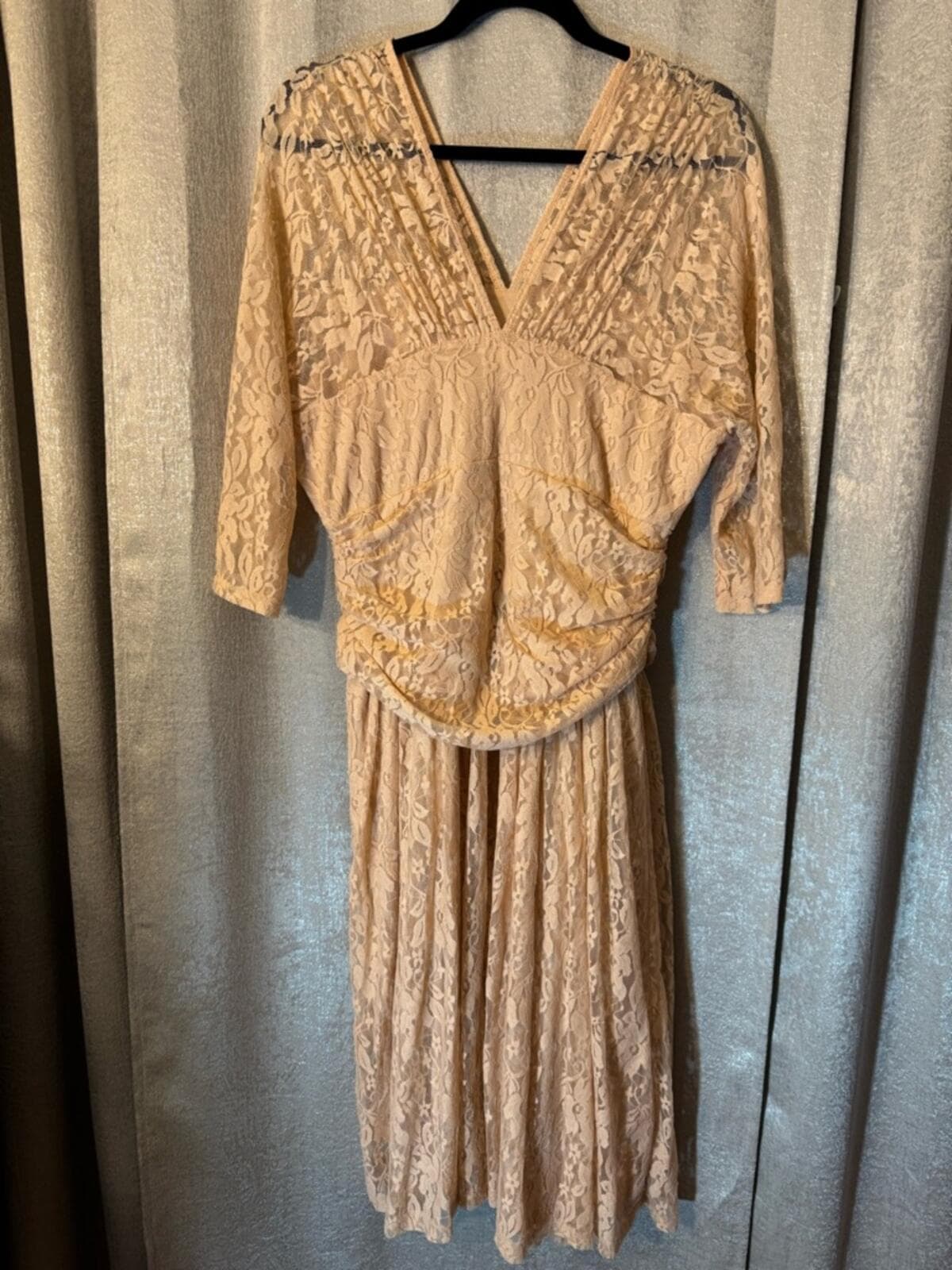 Kiyonna Champagne Lace V-Neck Ruched Midi Dress - Thumbnail 6