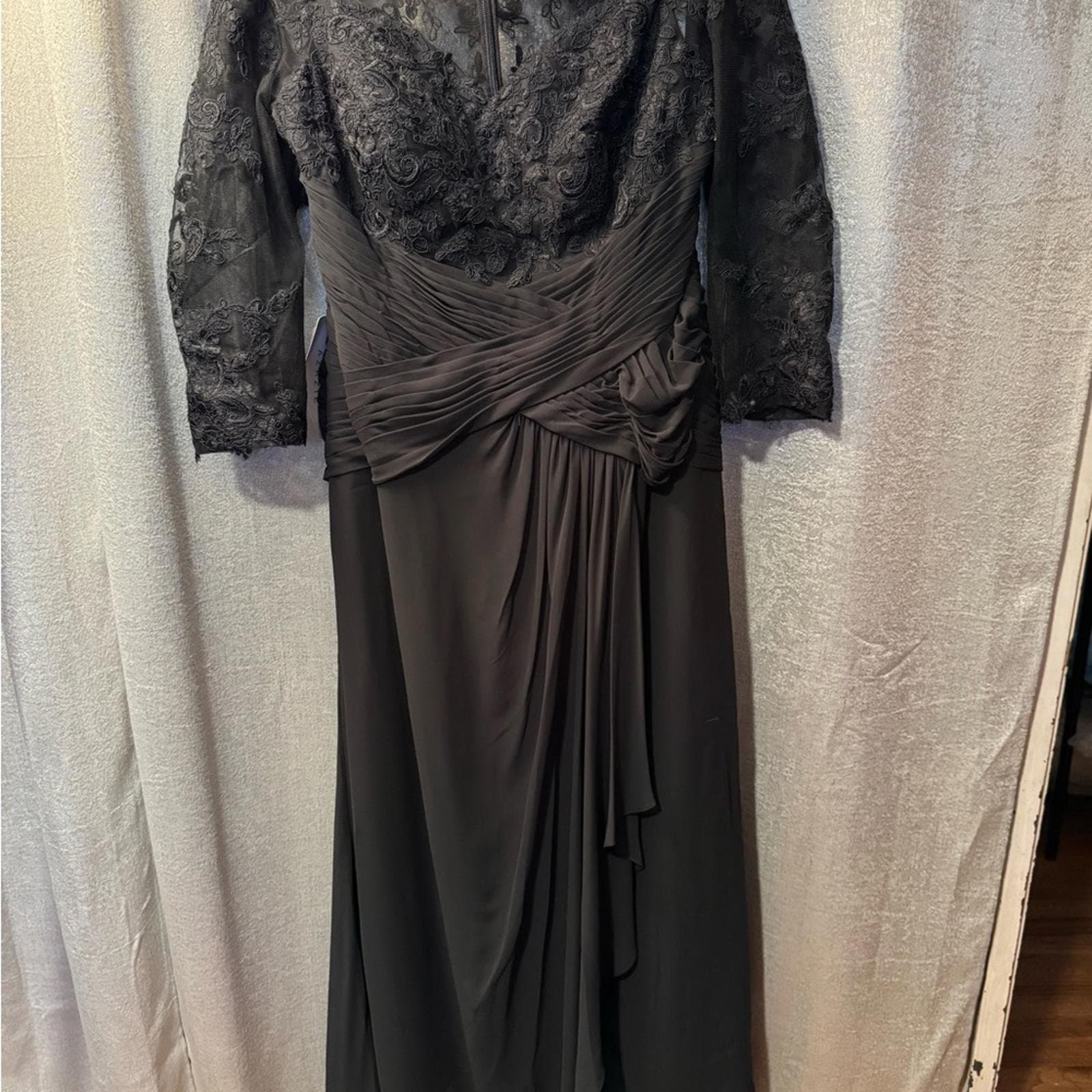 Azazie Elegant Black Lace Long Sleeve Gown - Thumbnail 3