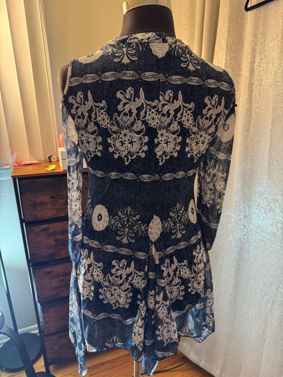 Kaktus Navy and White Floral Cold-Shoulder Top - Thumbnail 5