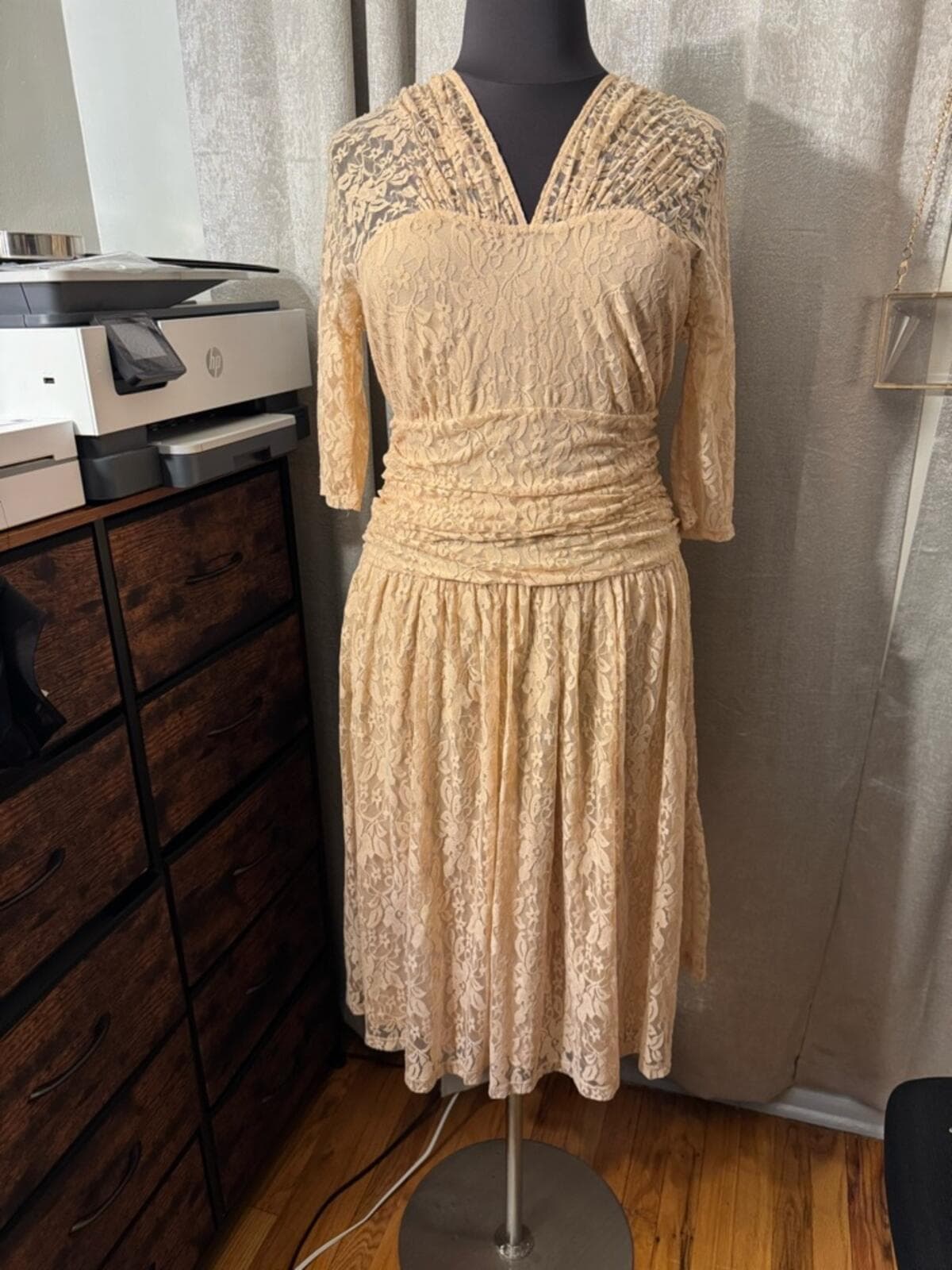 Kiyonna Champagne Lace V-Neck Ruched Midi Dress - Thumbnail 2