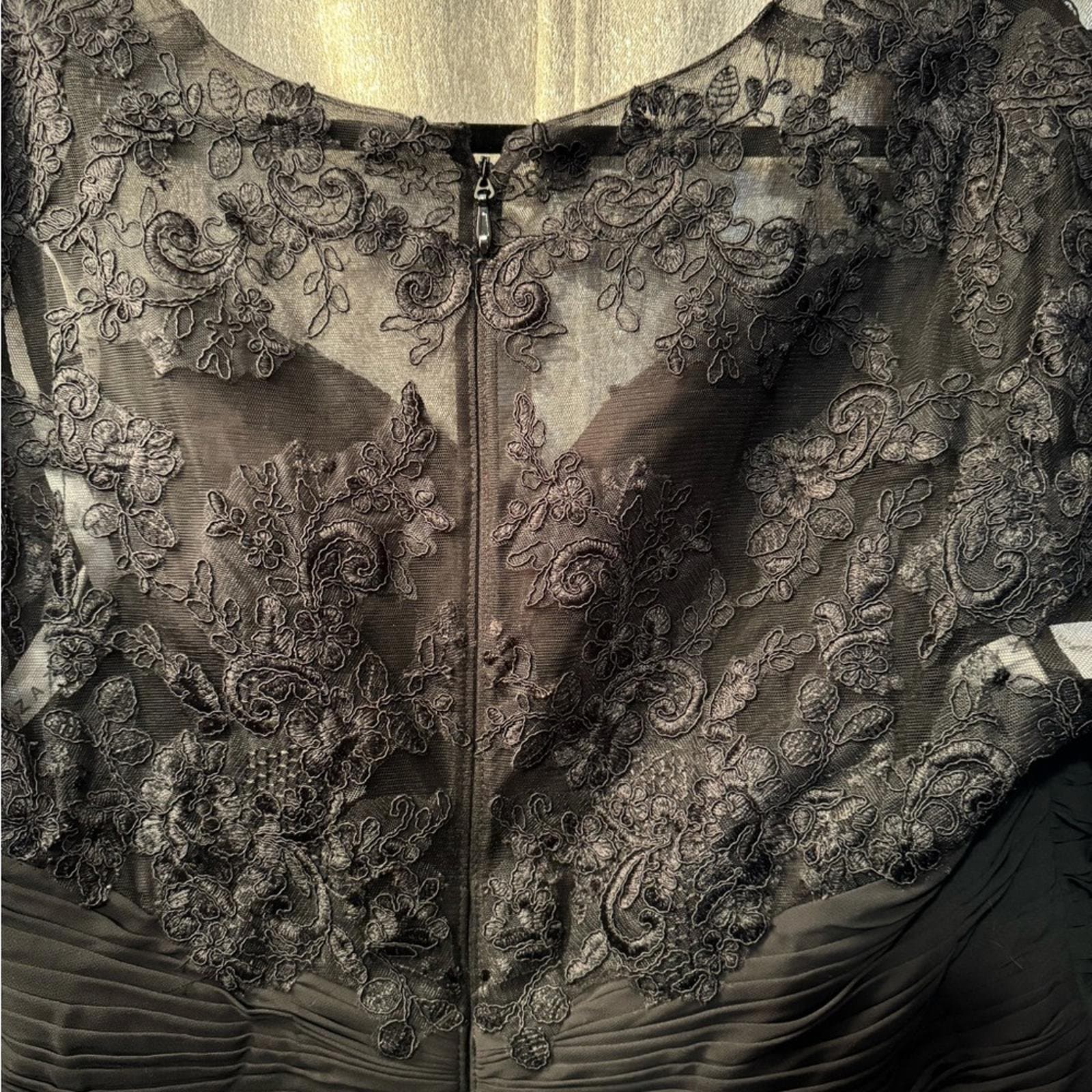 Azazie Elegant Black Lace Long Sleeve Gown - Thumbnail 6