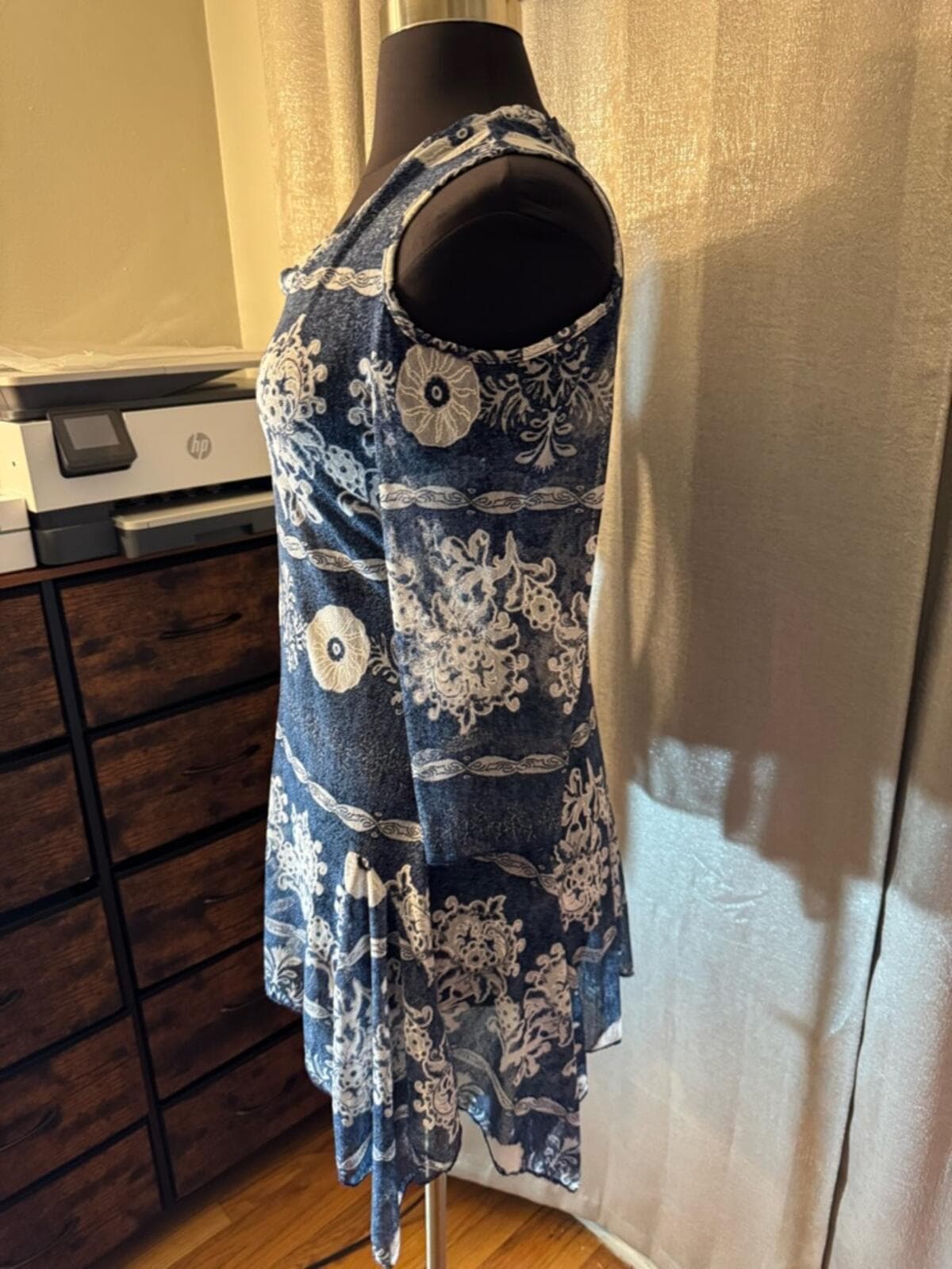 Kaktus Navy and White Floral Cold-Shoulder Top - Thumbnail 4