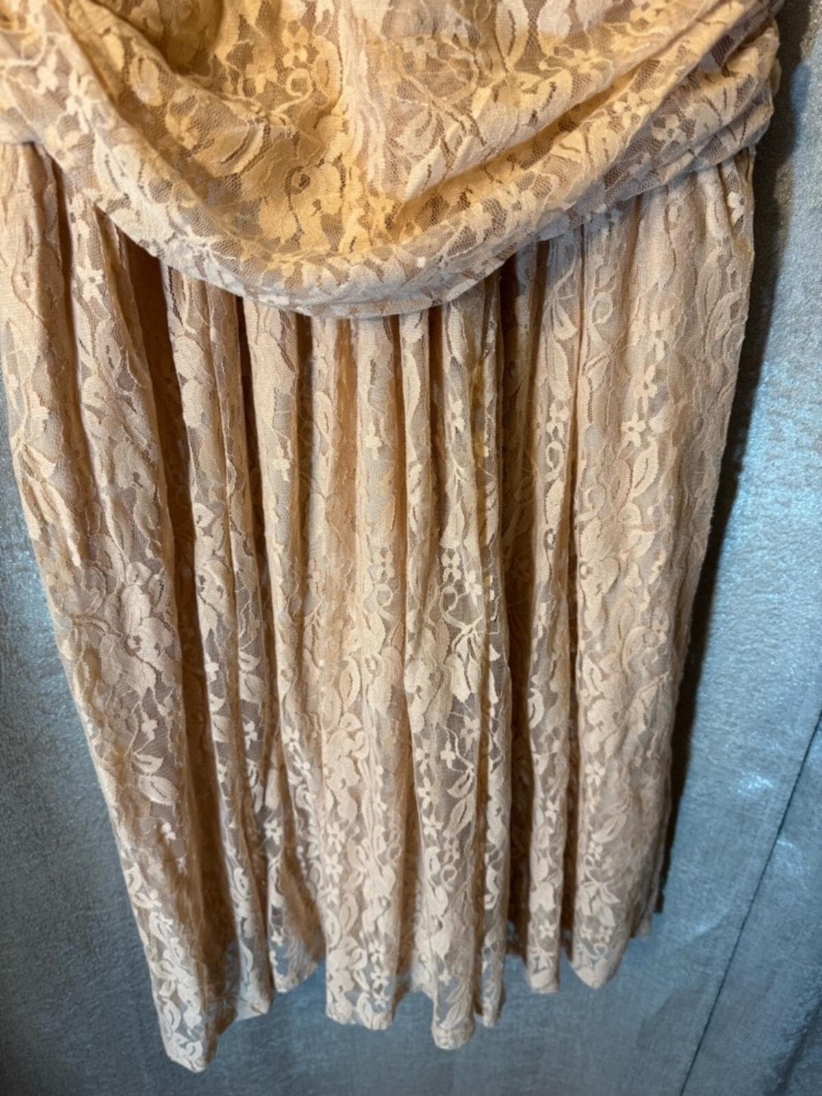 Kiyonna Champagne Lace V-Neck Ruched Midi Dress - Thumbnail 5