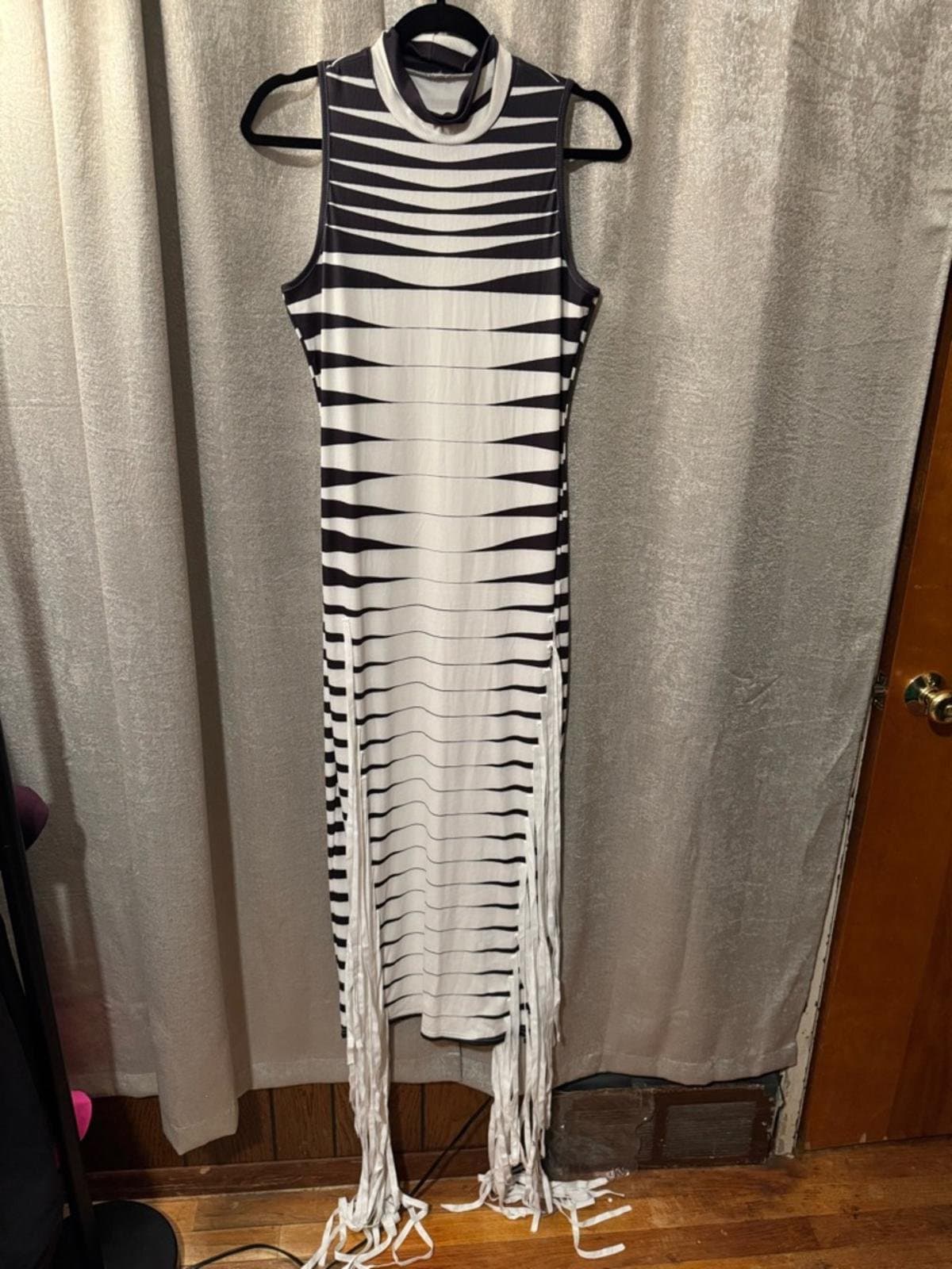 Sleeveless Black & White Striped Fringe Maxi Dress - Thumbnail 2