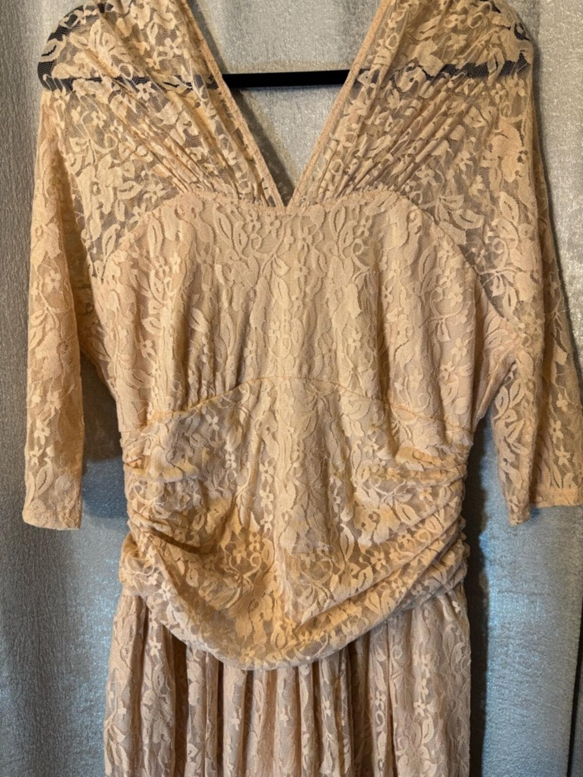 Kiyonna Champagne Lace V-Neck Ruched Midi Dress - Thumbnail 4