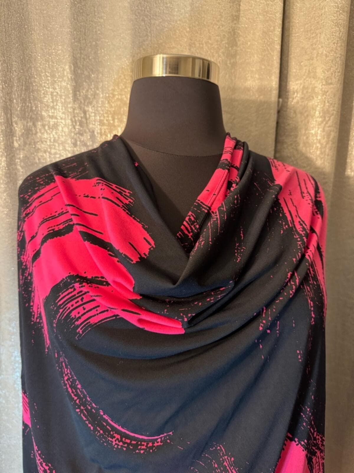 Cowl-Neck Black Mini Dress with Fuchsia Brushstroke Print - Thumbnail 3