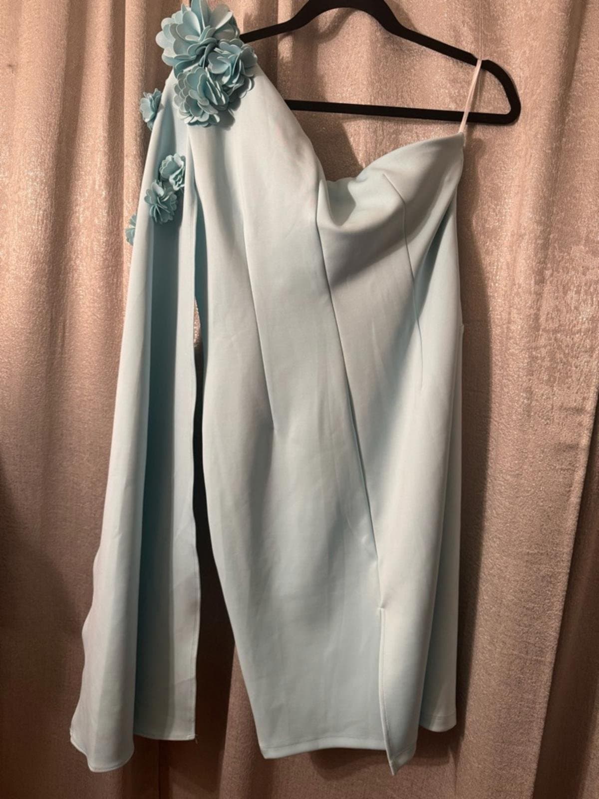 One-Shoulder Floral Appliqué Cocktail Dress in Light Blue - Thumbnail 4