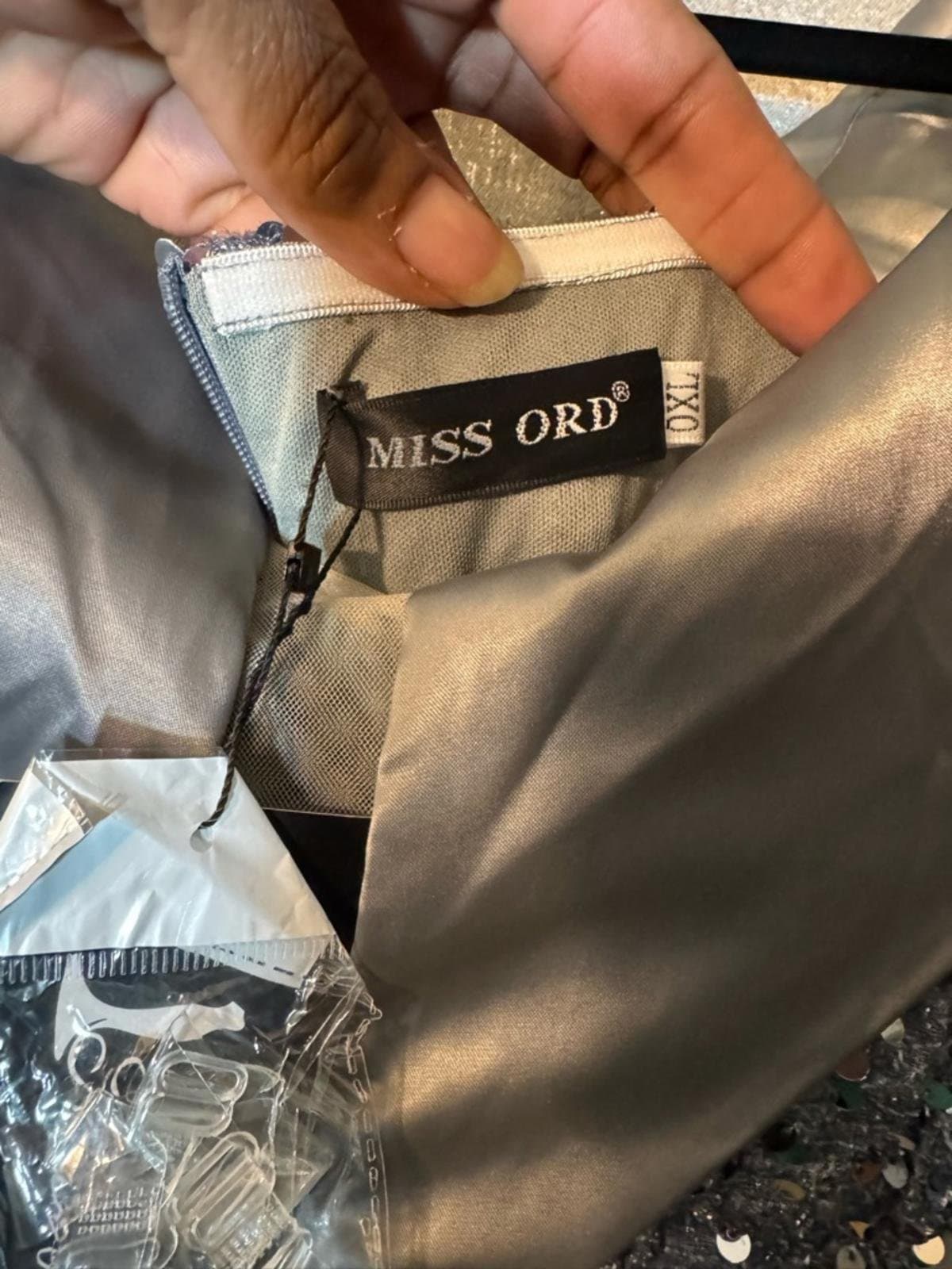 Off-Shoulder Sparkling Evening Gown in Silver - Thumbnail 5