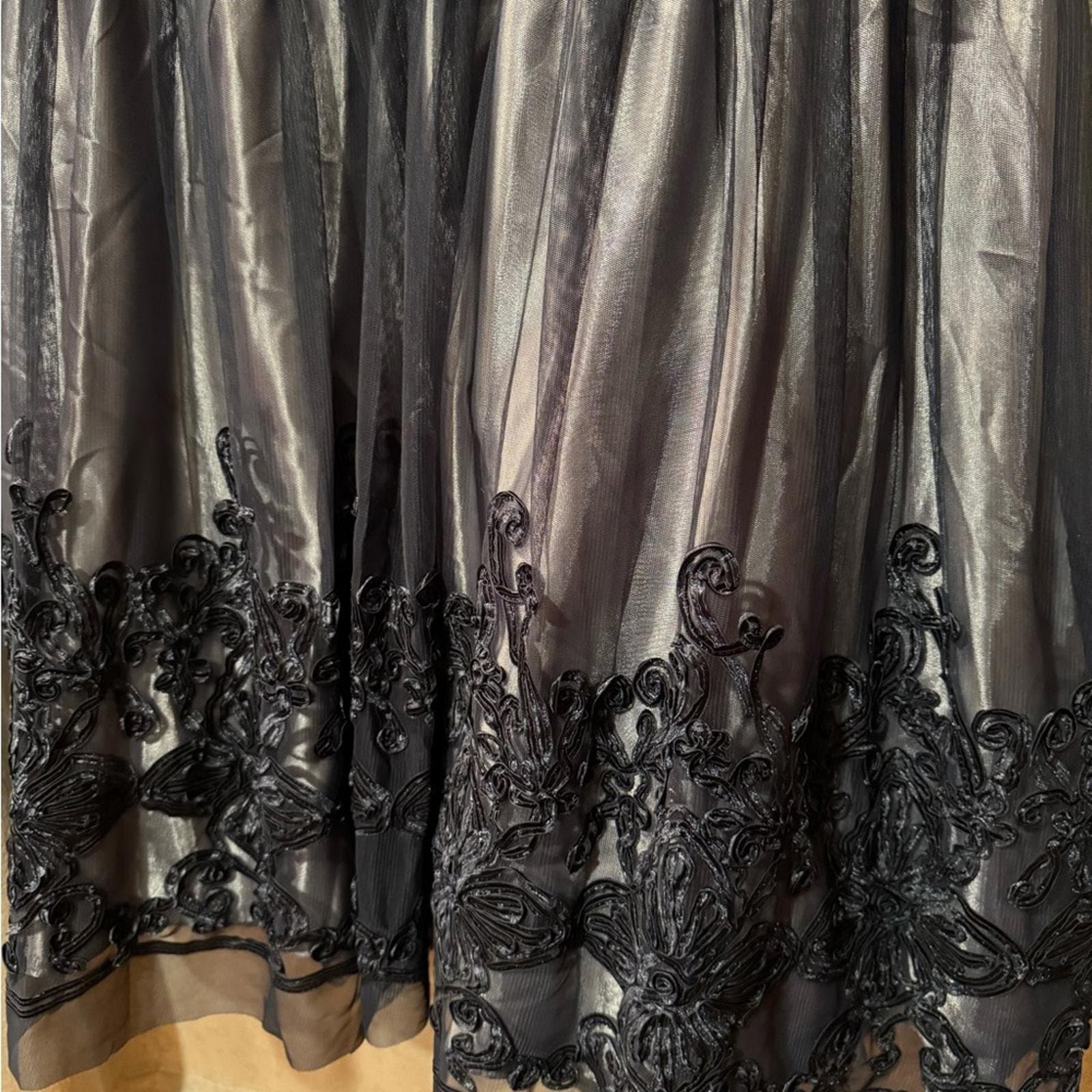 SLNY Black V-Neck Ruched Midi Dress with Embroidered Tulle - Thumbnail 3