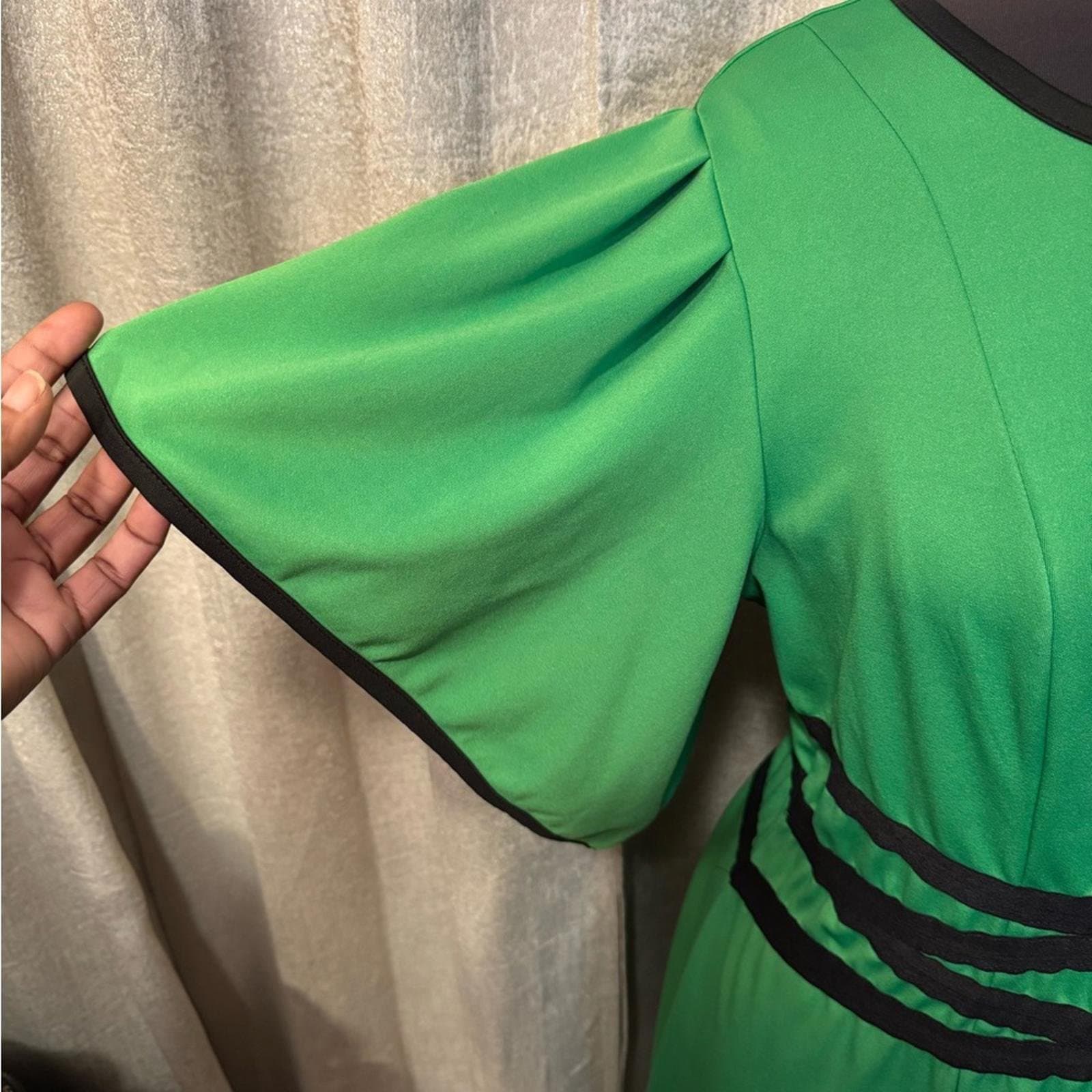 Elegant Green Midi Dress with Black Accents - Thumbnail 3