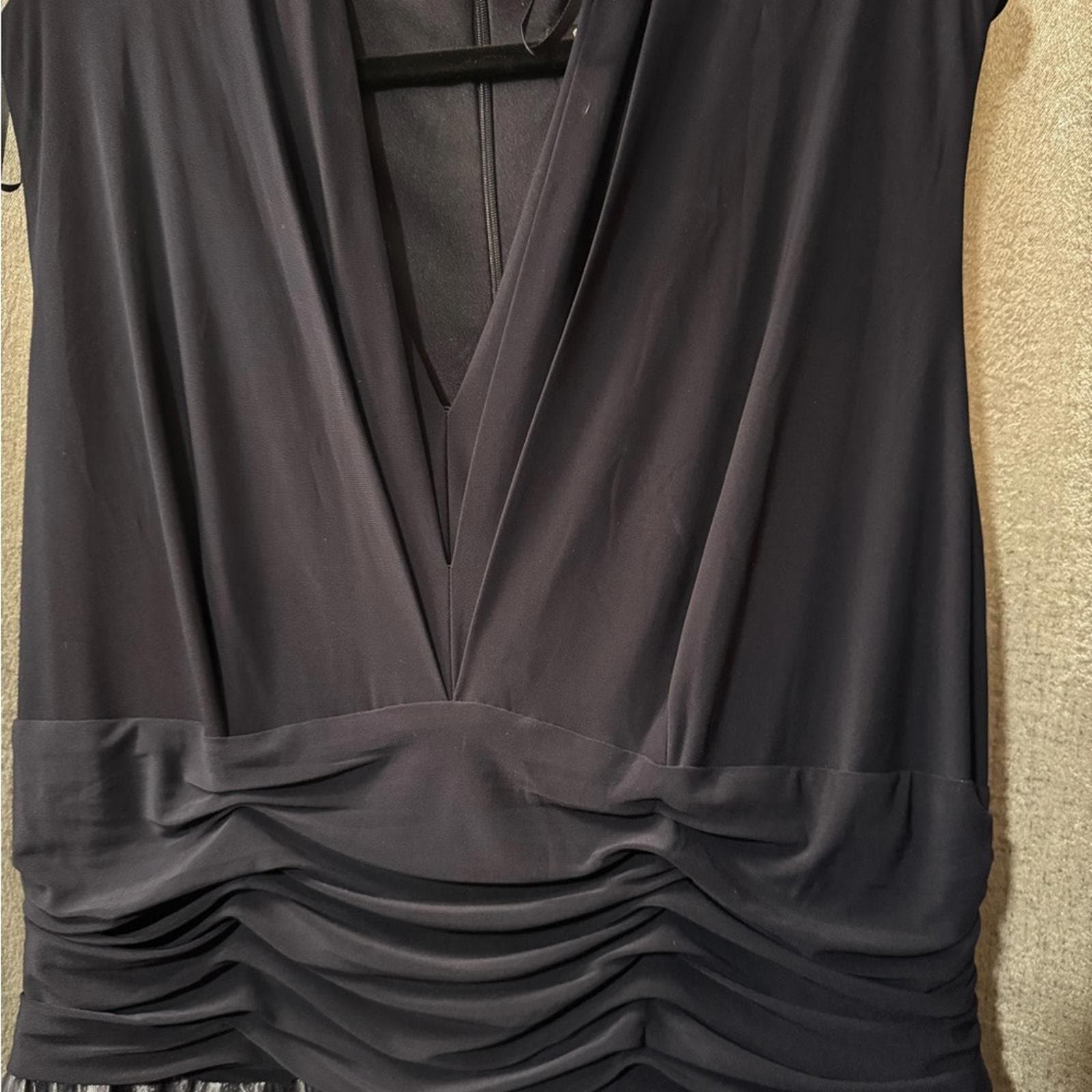 SLNY Black V-Neck Ruched Midi Dress with Embroidered Tulle - Thumbnail 4