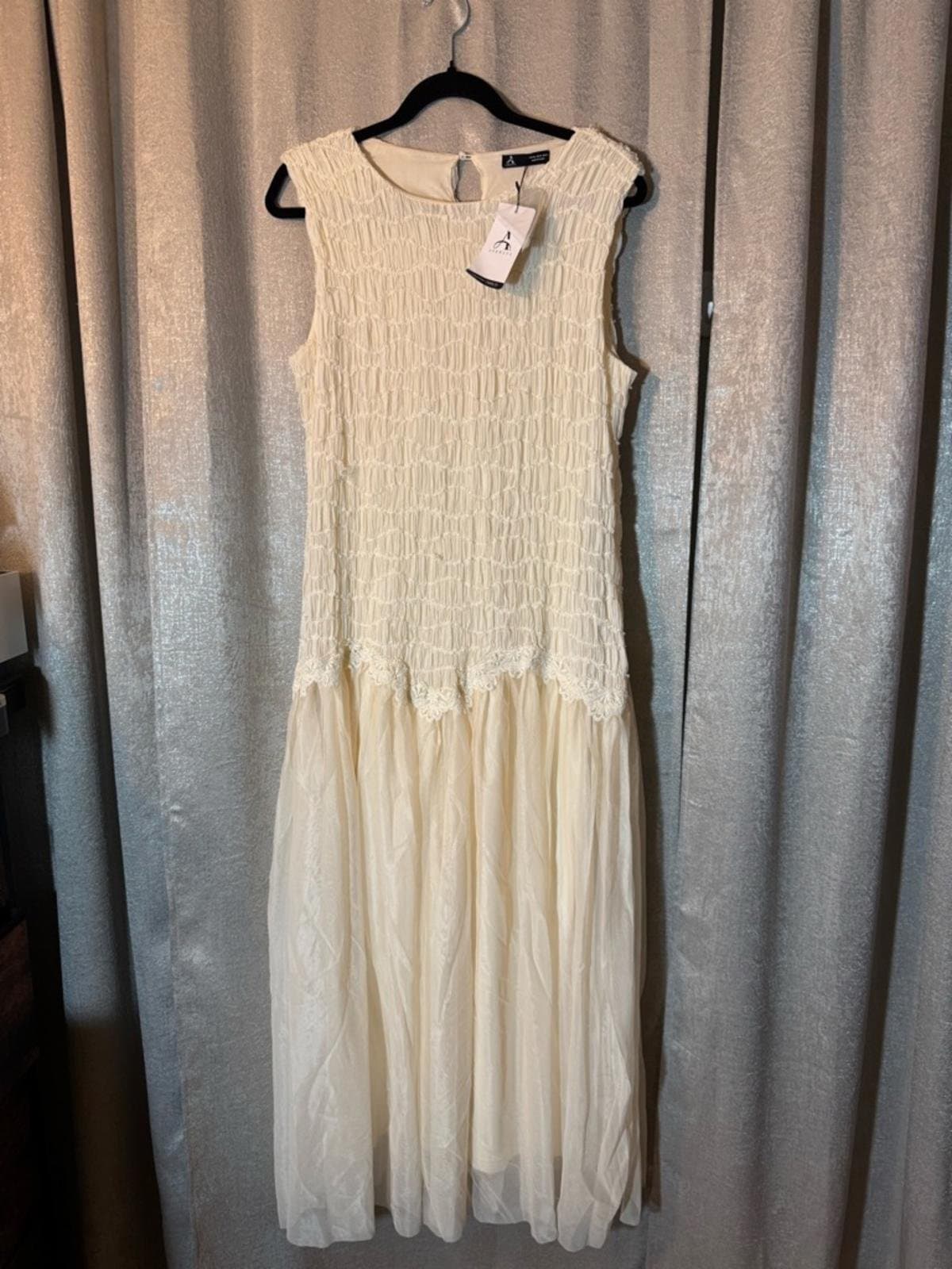 Elegant Sleeveless Cream Maxi Dress with Lace Bodice - Thumbnail 2