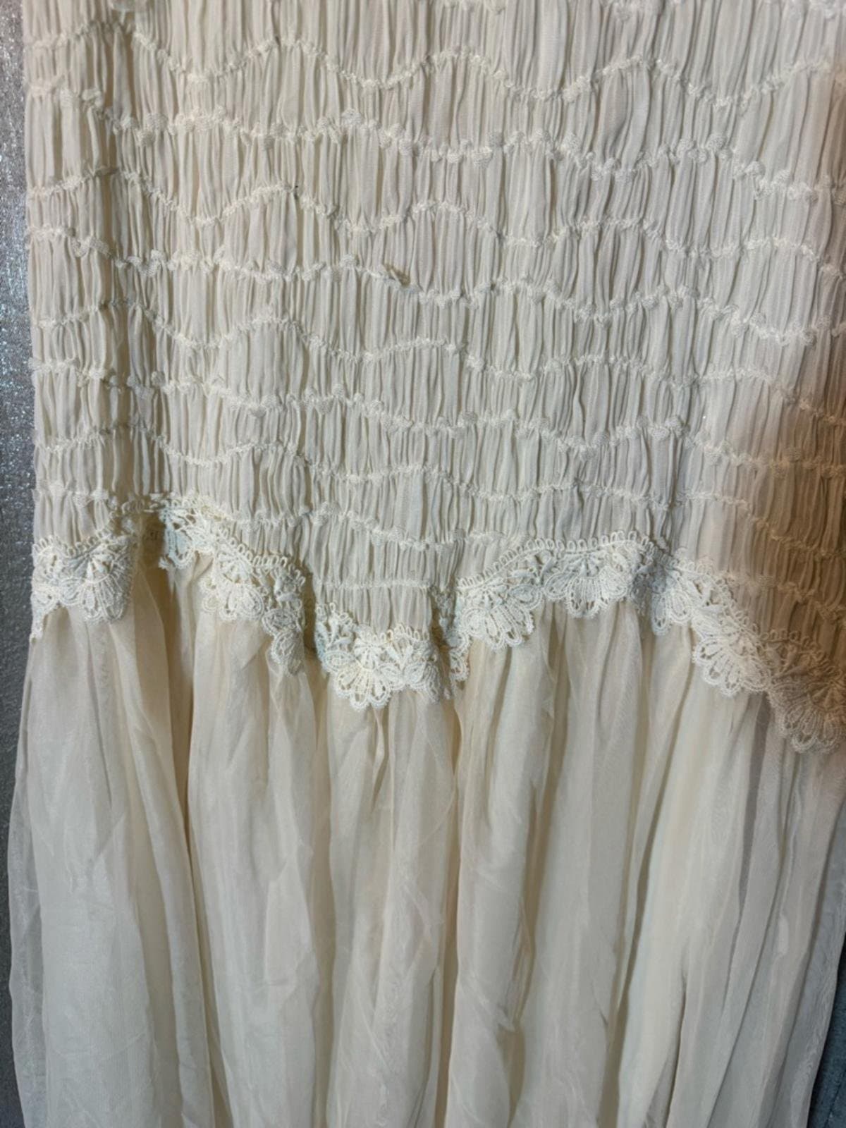 Elegant Sleeveless Cream Maxi Dress with Lace Bodice - Thumbnail 5