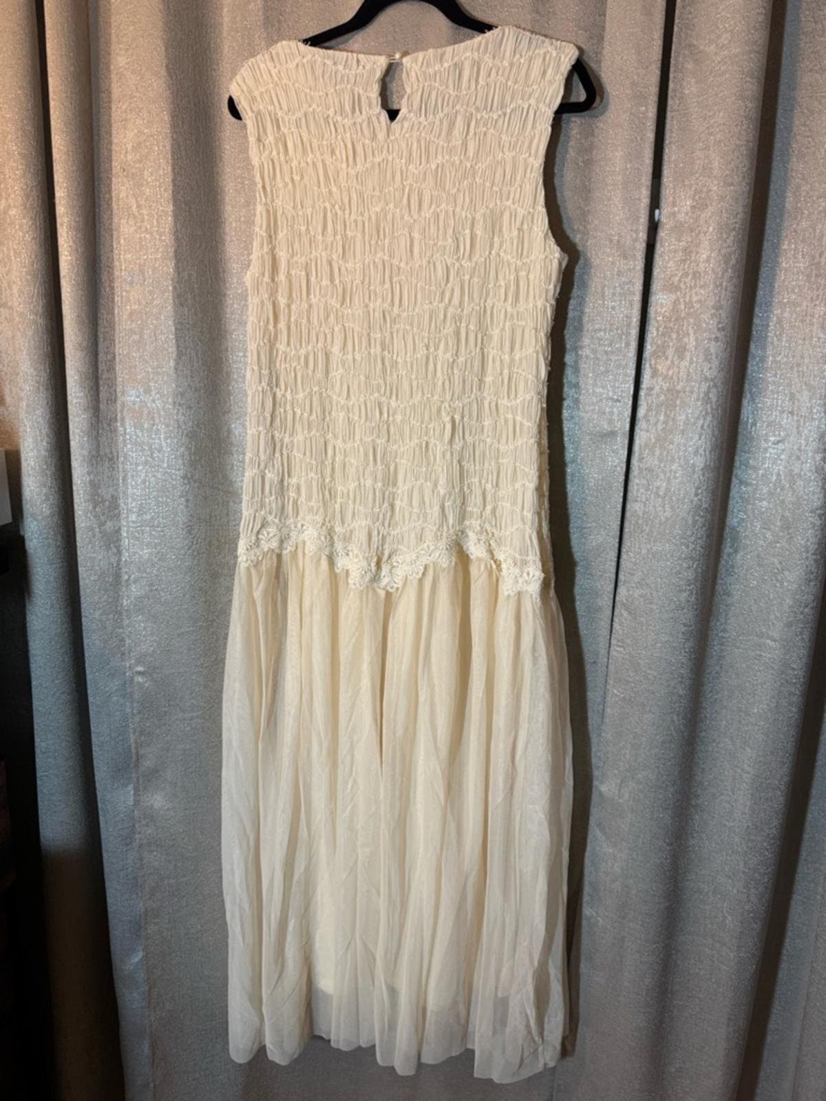 Elegant Sleeveless Cream Maxi Dress with Lace Bodice - Thumbnail 6