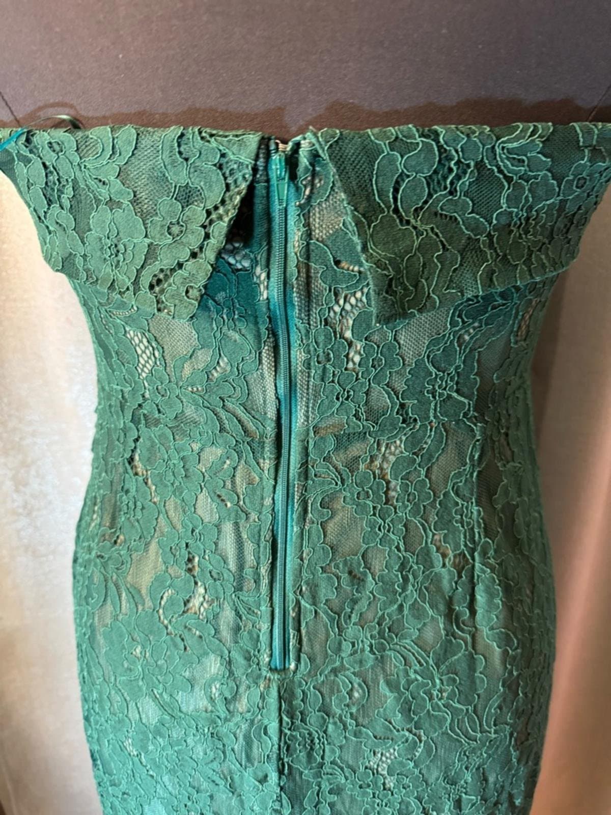 Fashion Nova Strapless Emerald Green Lace Midi Dress - Thumbnail 5