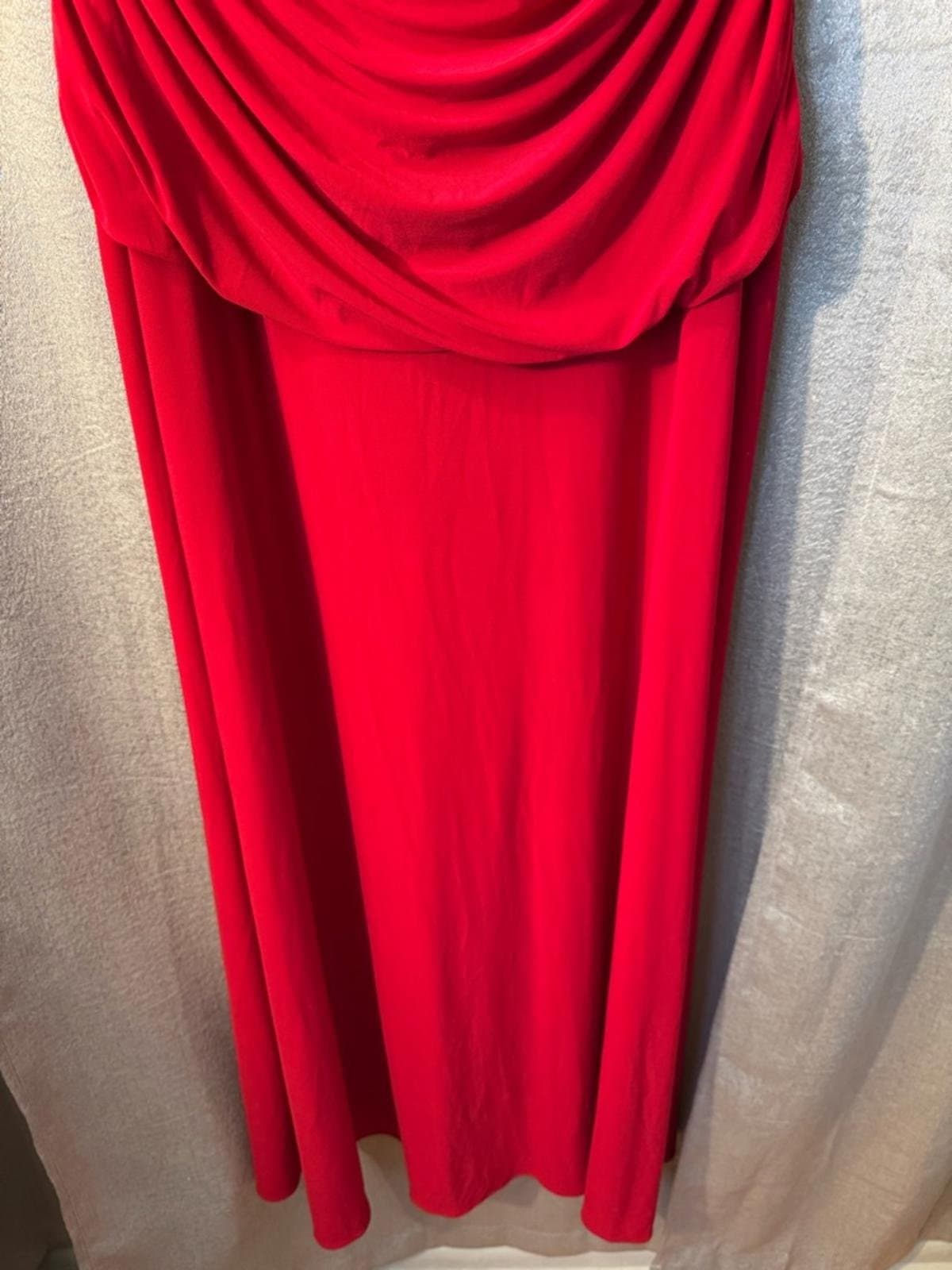 Sleeveless Red Cowl-Neck Maxi Dress with Ruched Draping - Thumbnail 4