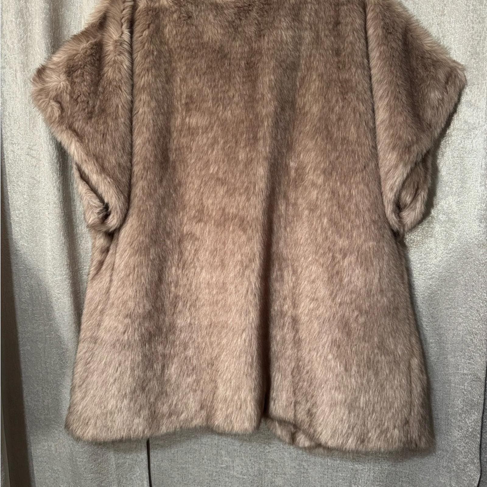 G.I.L.I. Women's Plush Faux Fur Poncho - Beige - Thumbnail 3