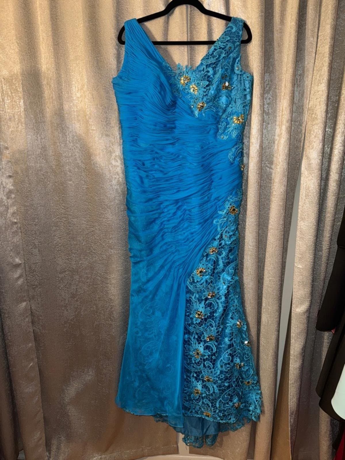 MNM Couture Blue Gown - Thumbnail 2