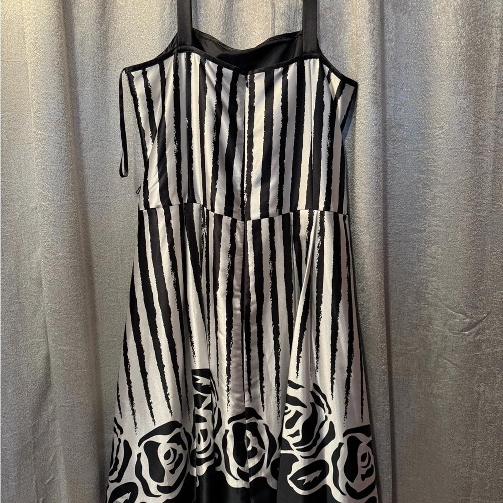 Dressbarn Black and White Rose Midi Dress - Thumbnail 3
