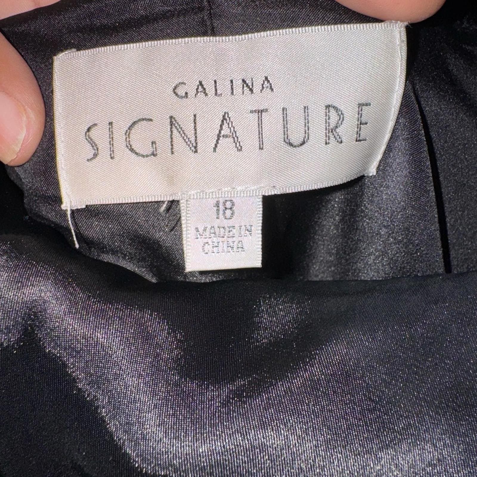 Signature One-Shoulder Black Dress - Thumbnail 4