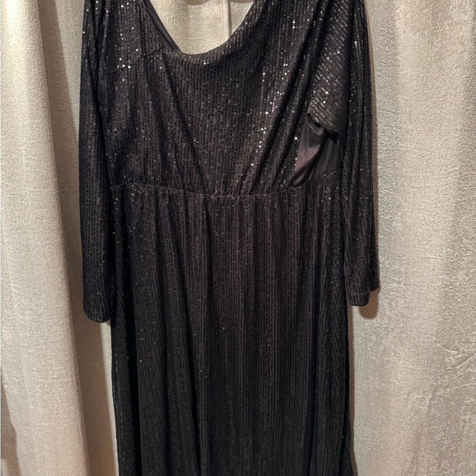 BloomChic Black Sequin V-Neck Maxi Dress with Front Slit - Thumbnail 5