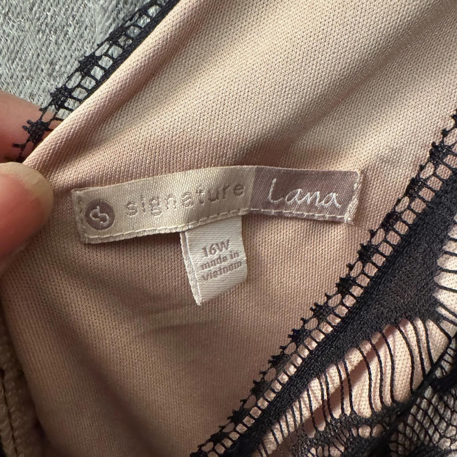 Signature Black Lace V-Neck Midi Dress - Thumbnail 4