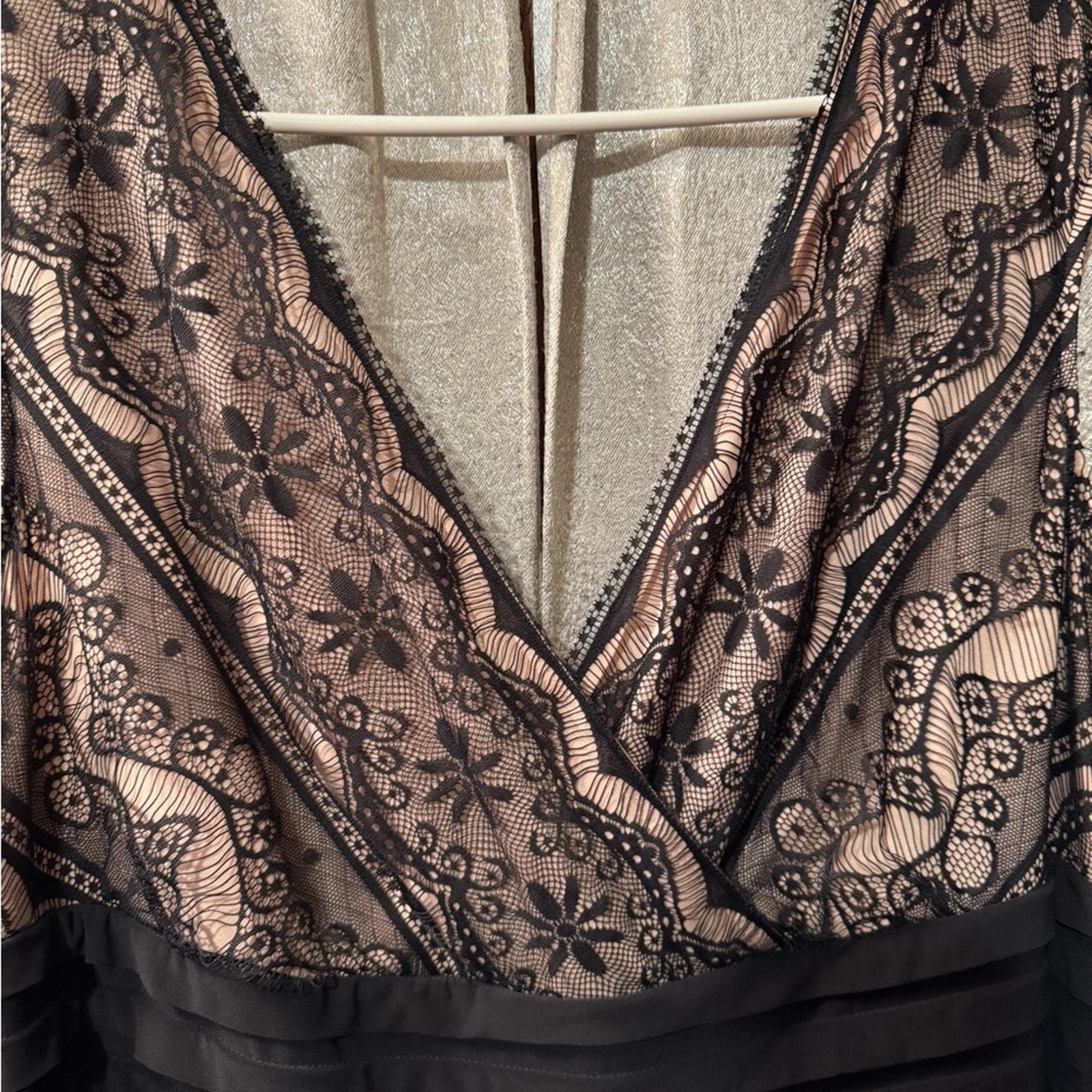 Signature Black Lace V-Neck Midi Dress - Thumbnail 3