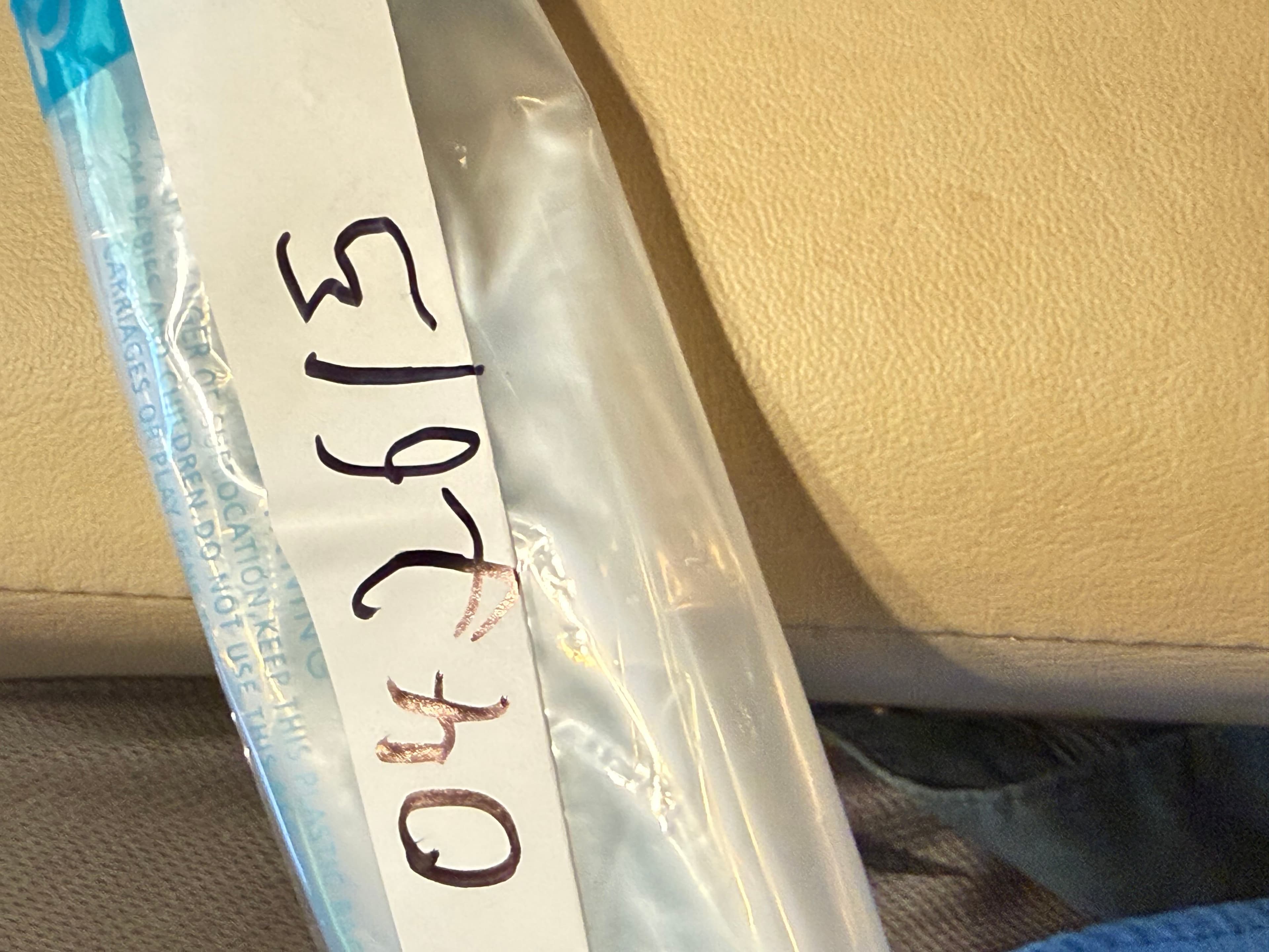 Guess Women's Silver Tone Bracelet Watch Classic Design - Thumbnail 6