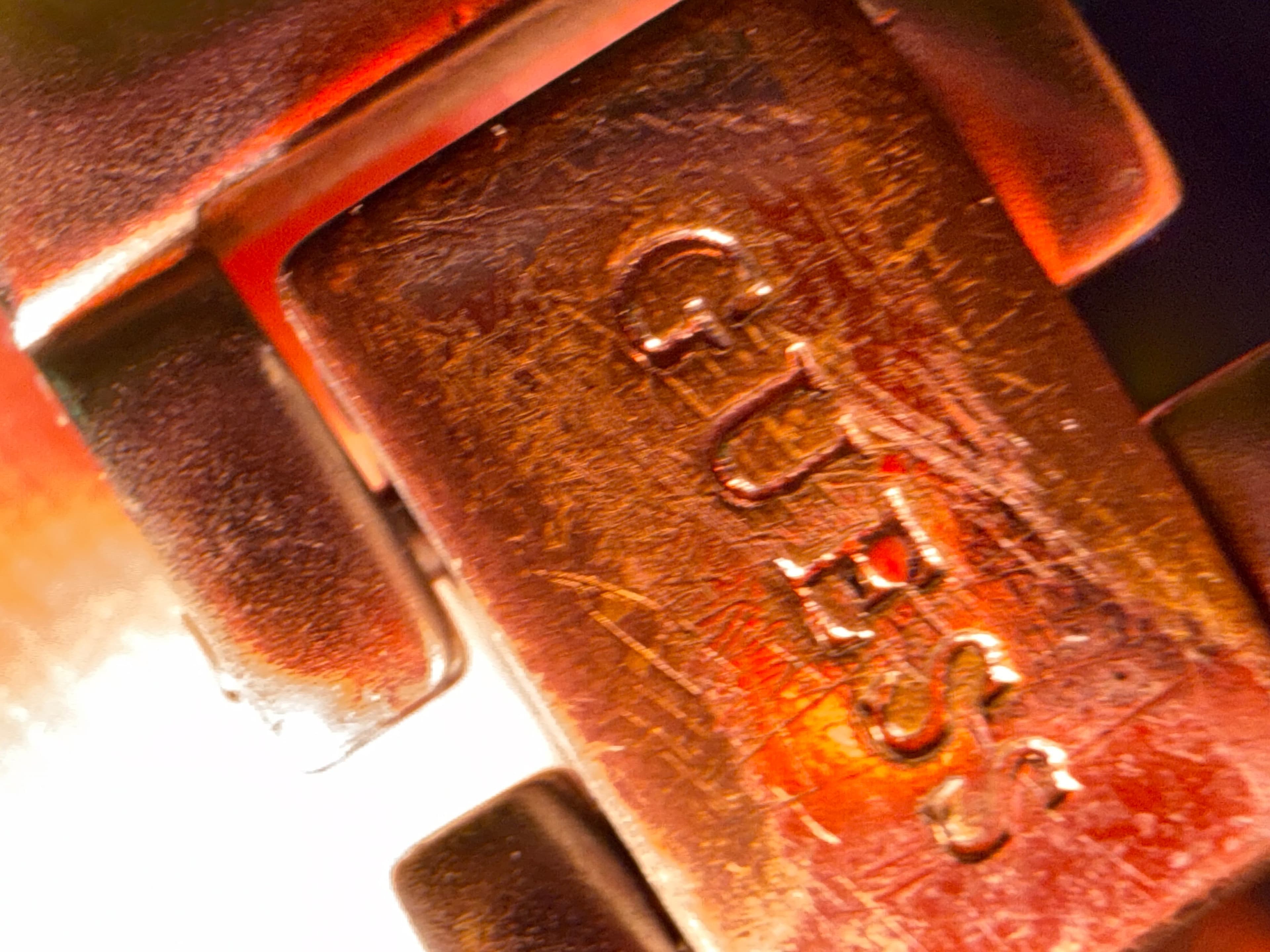 Guess Women's Silver Tone Bracelet Watch Classic Design - Thumbnail 4