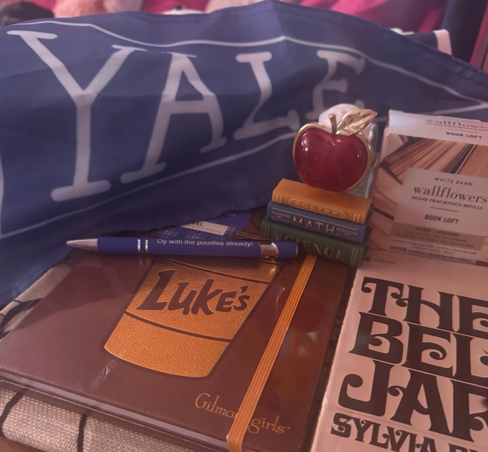 Rory Gilmore bath and body works basket - Thumbnail 6