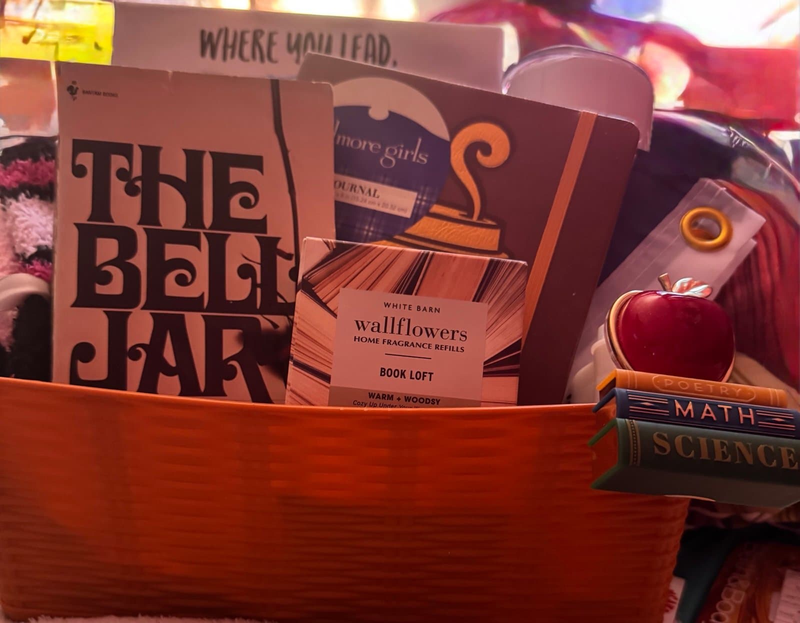 Rory Gilmore bath and body works basket - Thumbnail 3