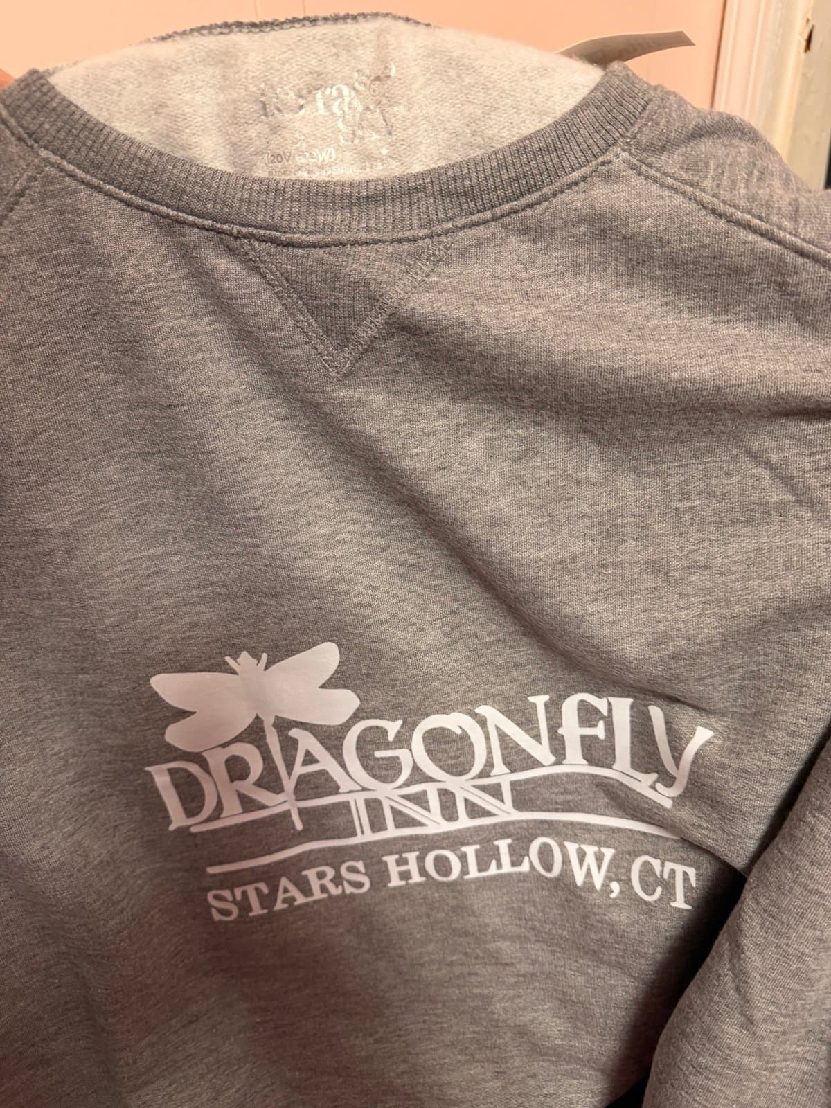 Dragonfly inn sweatshirt - Thumbnail 2