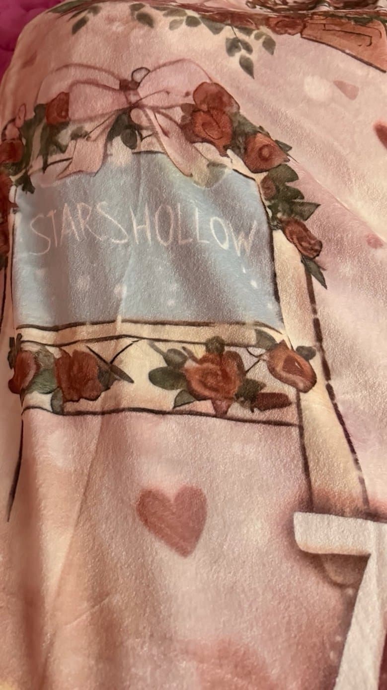 Gilmore girls inspired valentines blanket - Thumbnail 4