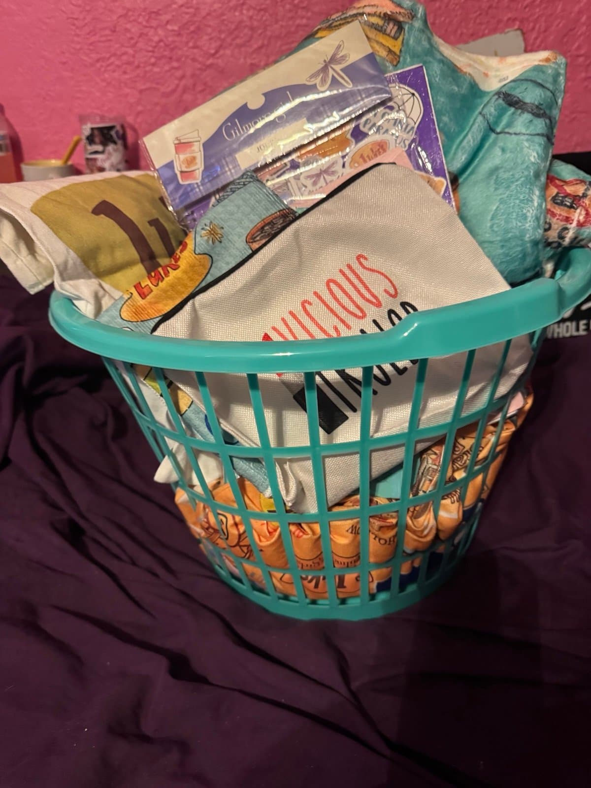 Gilmore Girls gift basket - Thumbnail 2