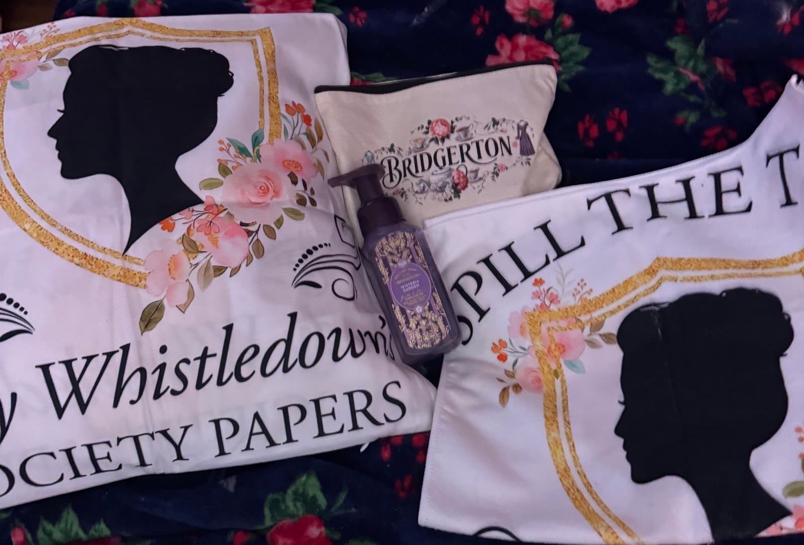 Bridgerton Lovers Luxury Gift Basket - Thumbnail 10