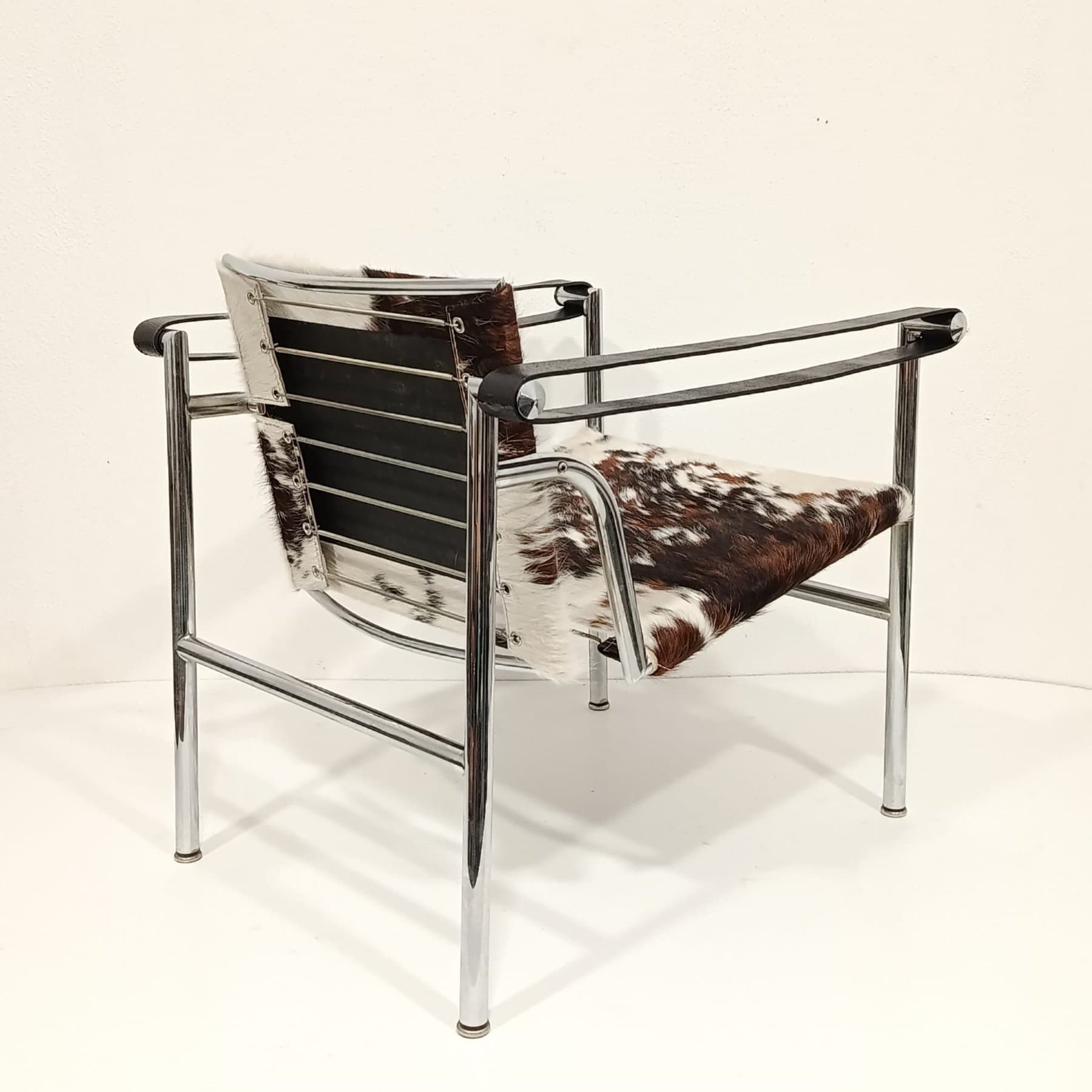 Armchair - LC1 - horse leather, Steel - Thumbnail 5