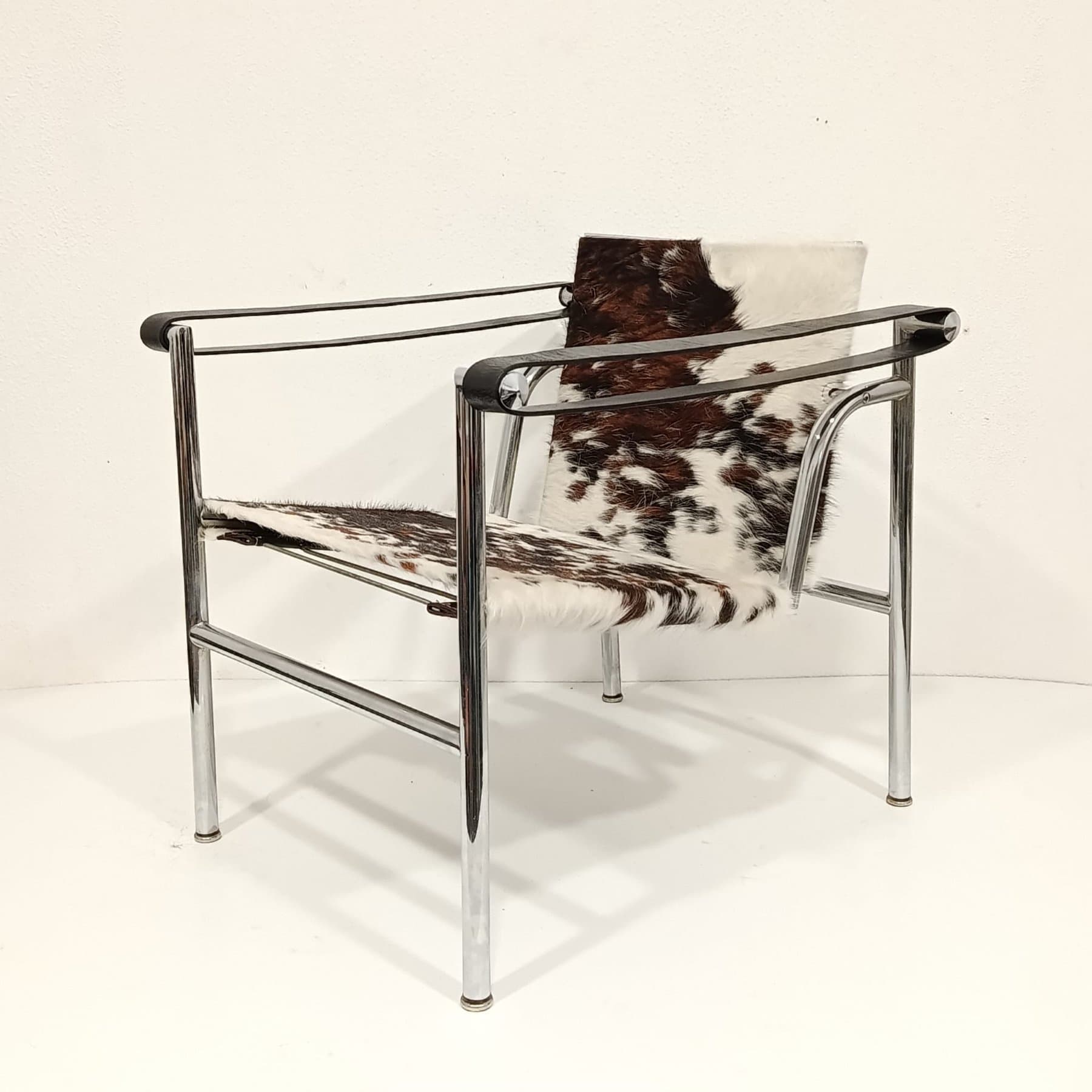 Armchair - LC1 - horse leather, Steel - Thumbnail 4