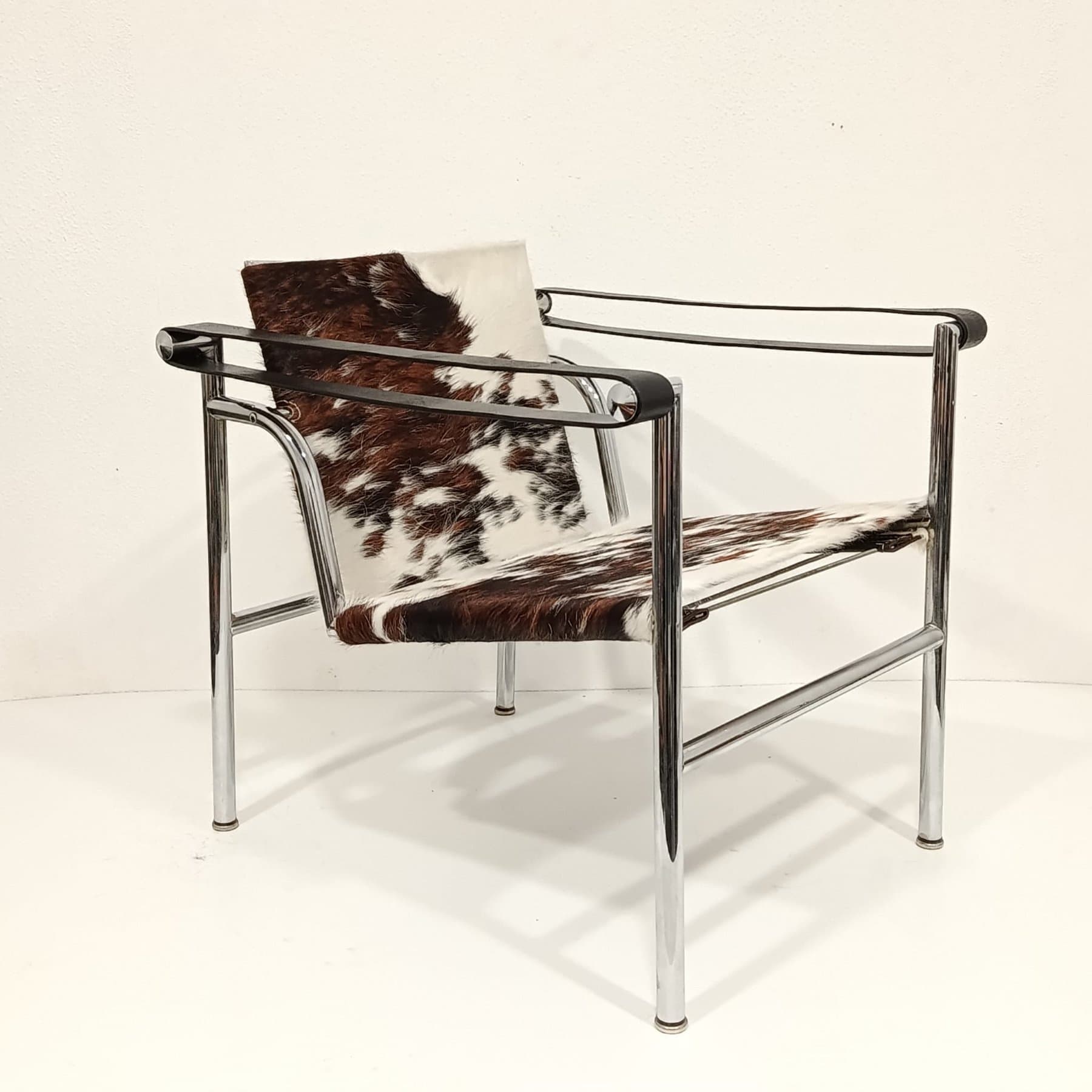 Armchair - LC1 - horse leather, Steel - Thumbnail 7