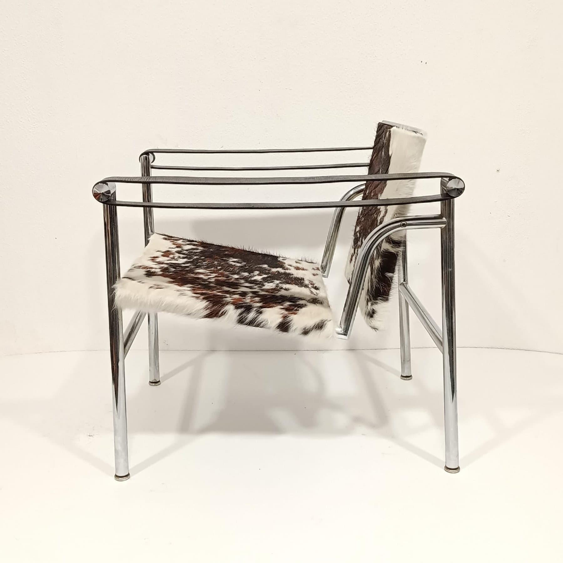 Armchair - LC1 - horse leather, Steel - Thumbnail 8