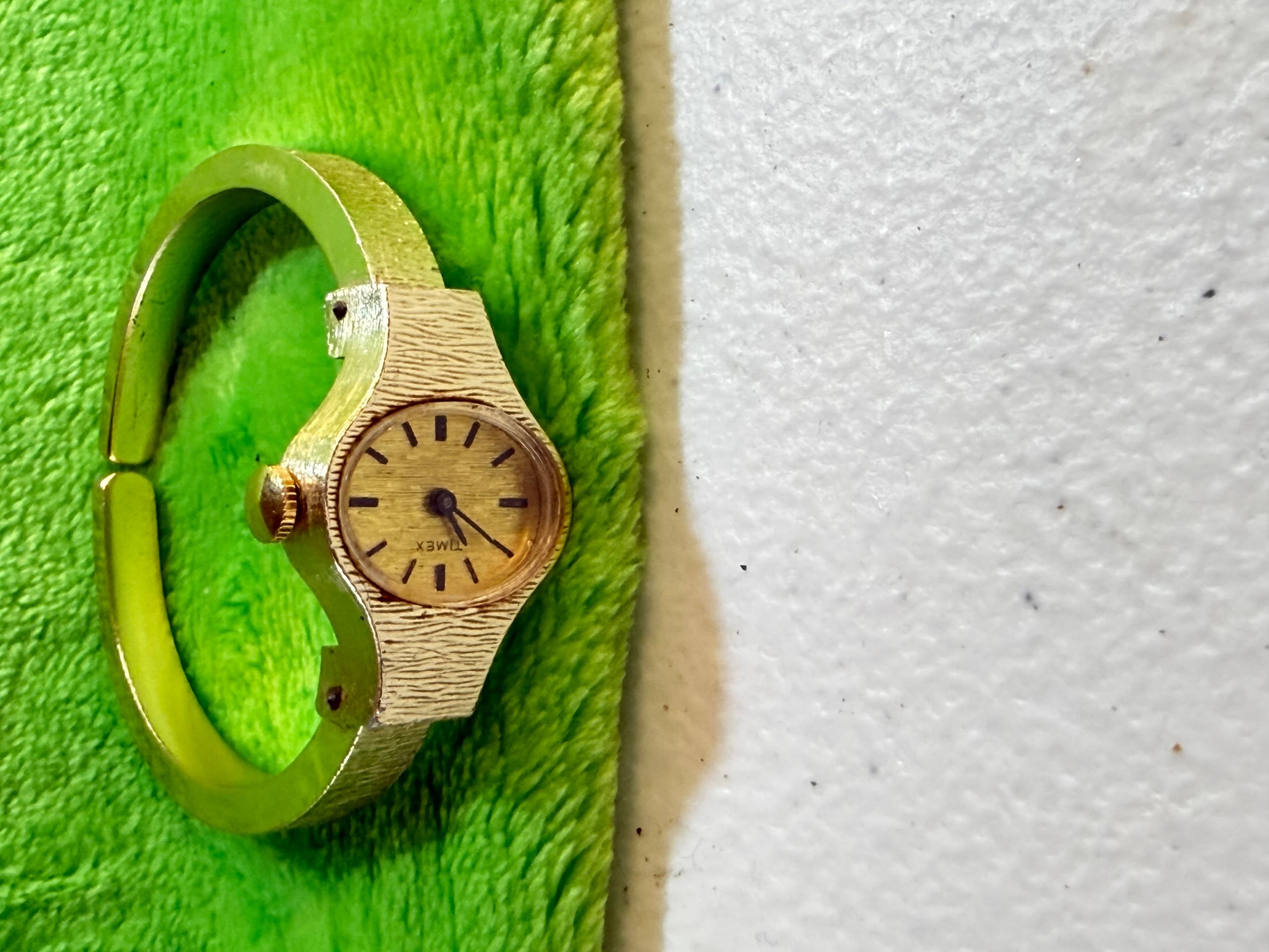 Timex Vintage Gold-Tone Textured Bangle Watch Elegant Design - Thumbnail 2