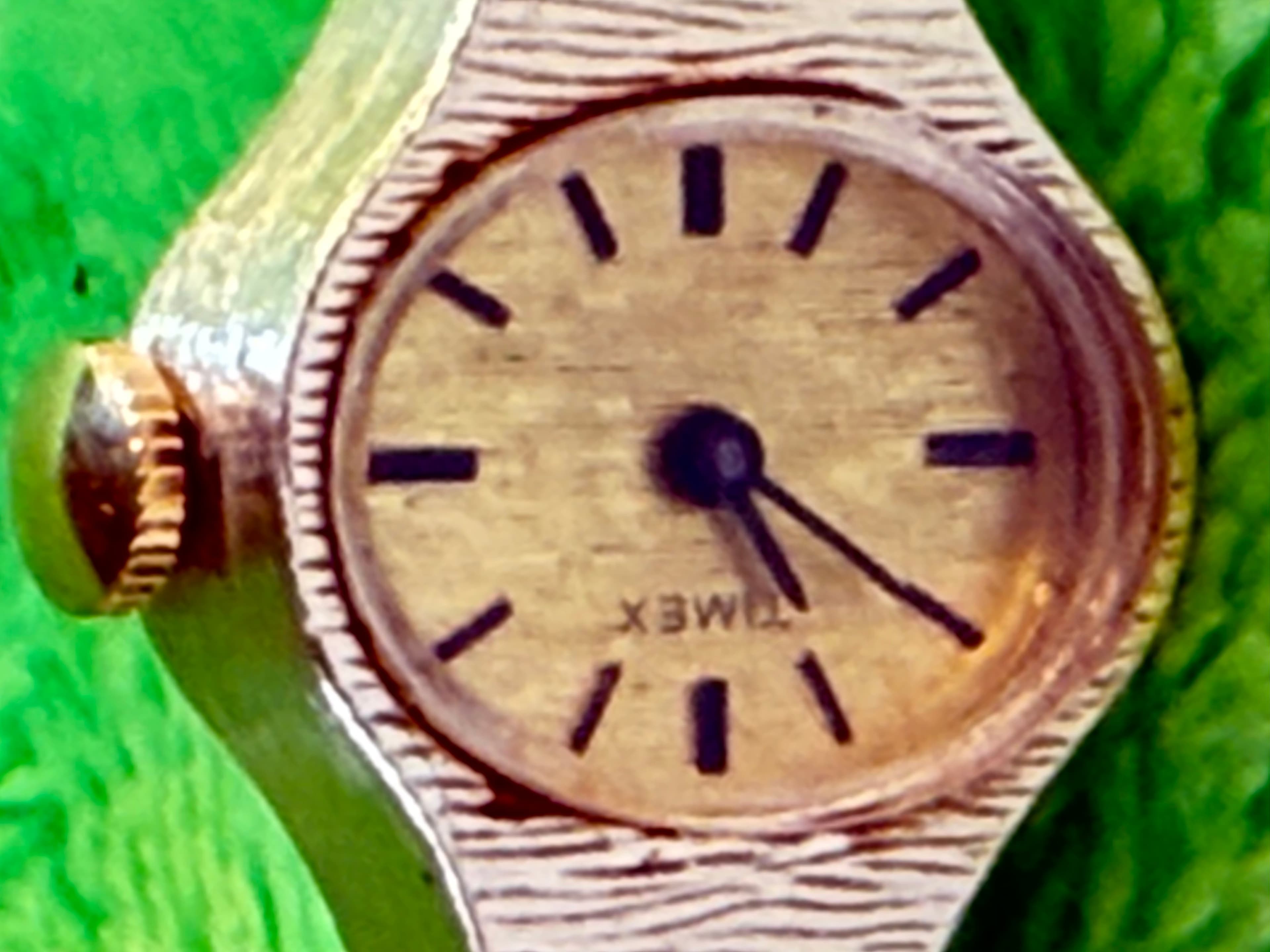 Timex Vintage Gold-Tone Textured Bangle Watch Elegant Design - Thumbnail 3