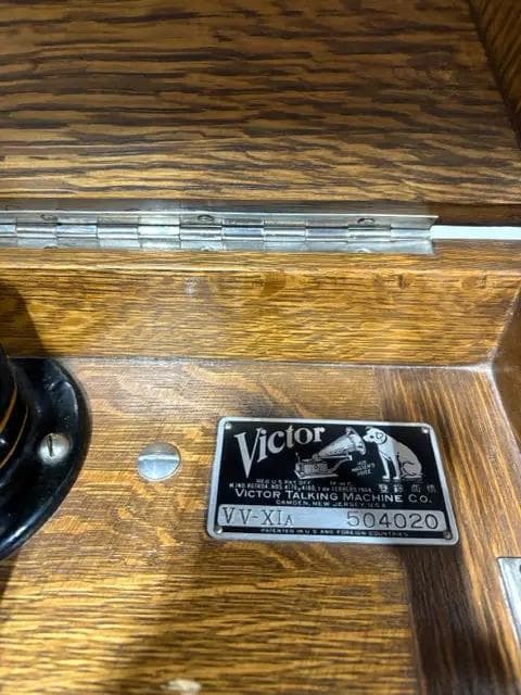 1919 RCA Victor Victrola VV-XI-A With 4 Doors And 80 Records - Thumbnail 4