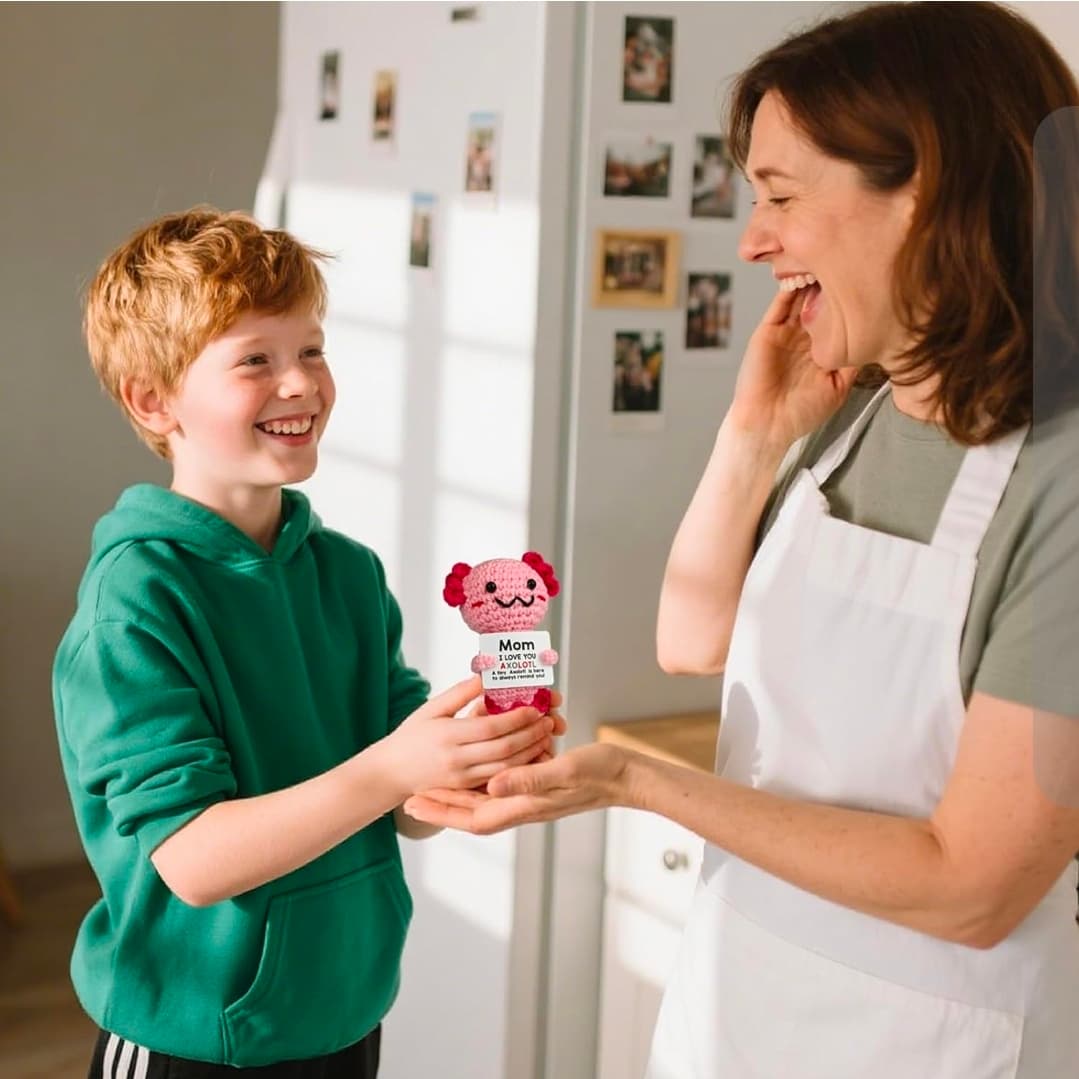Handmade Crochet Plush with "Mom - I Love You" Message Card for Mother's Day - Thumbnail 7