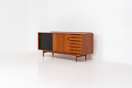 Rare “OS29” sideboard by Arne Vodder for Sibast (Denmark, 1950s). - Thumbnail 5