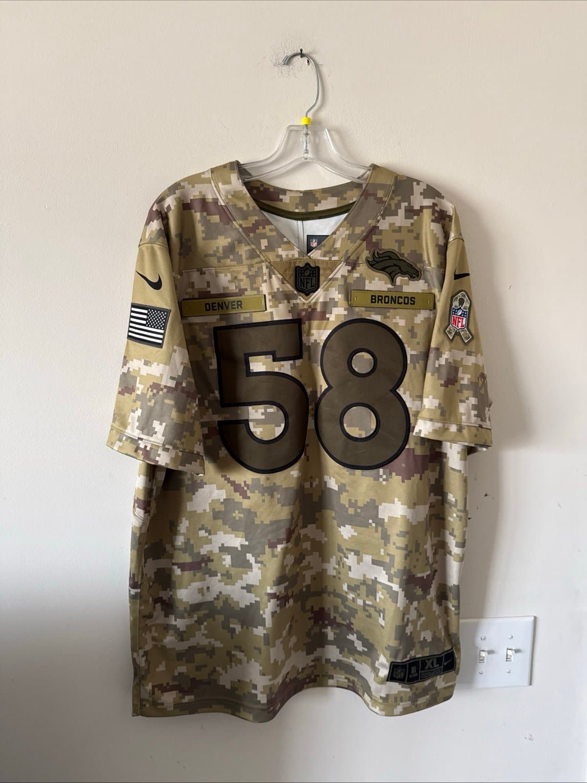 Men's Von Miller #58 Denver Broncos 2018 Salute To Service NFL Jersey Sz XL RARE - Image 1